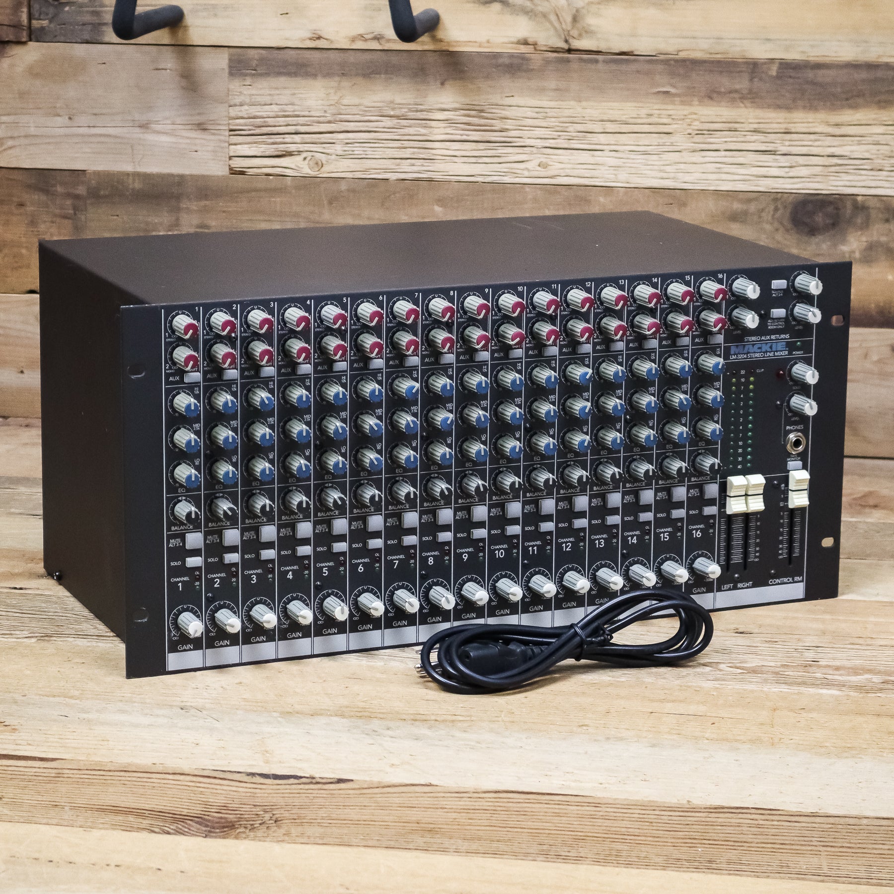 Mackie LM-3204 16-Channel Analog Rackmount Mixing Console – Pixel