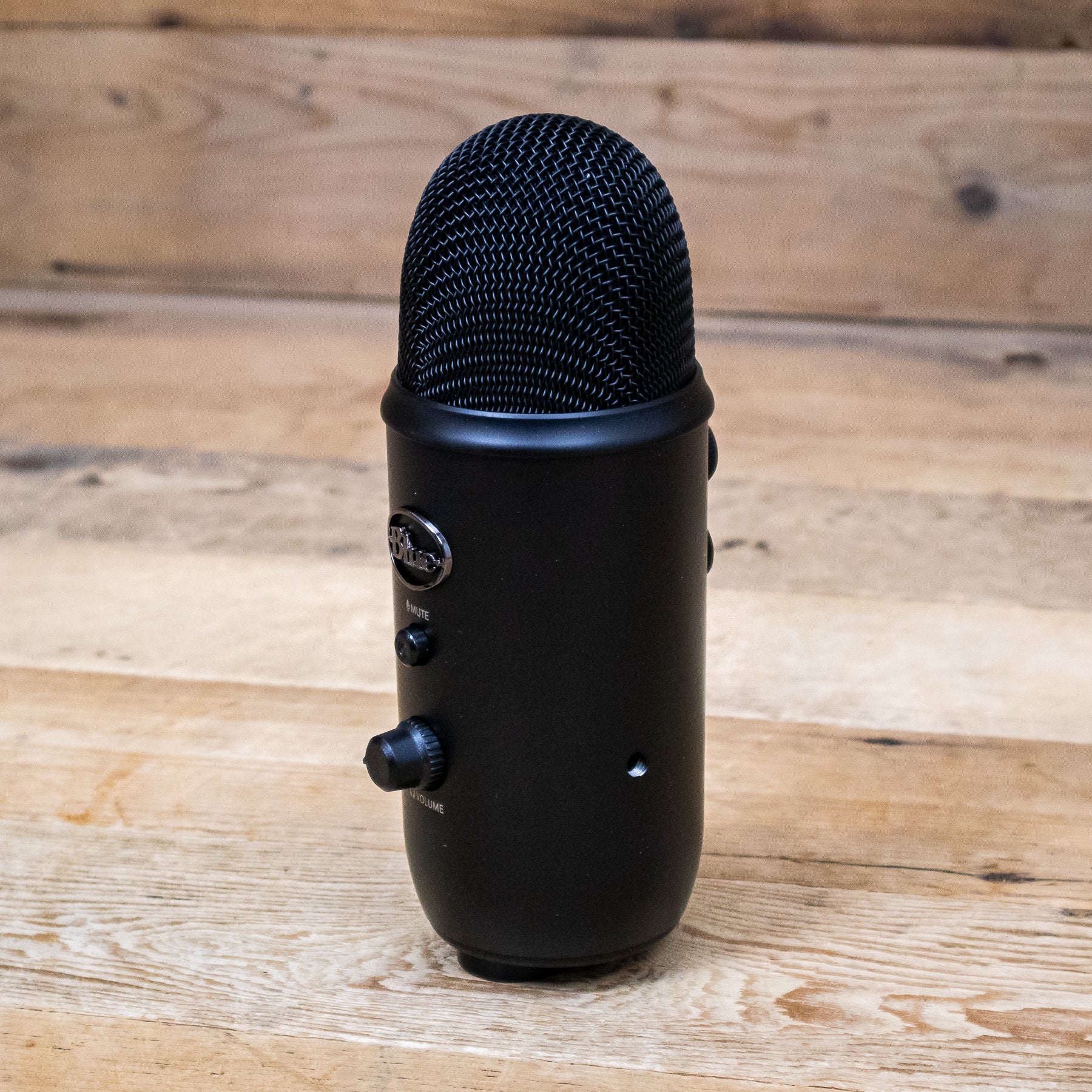 B-Stock Blue Microphones Black Yeti USB Microphone with Shock