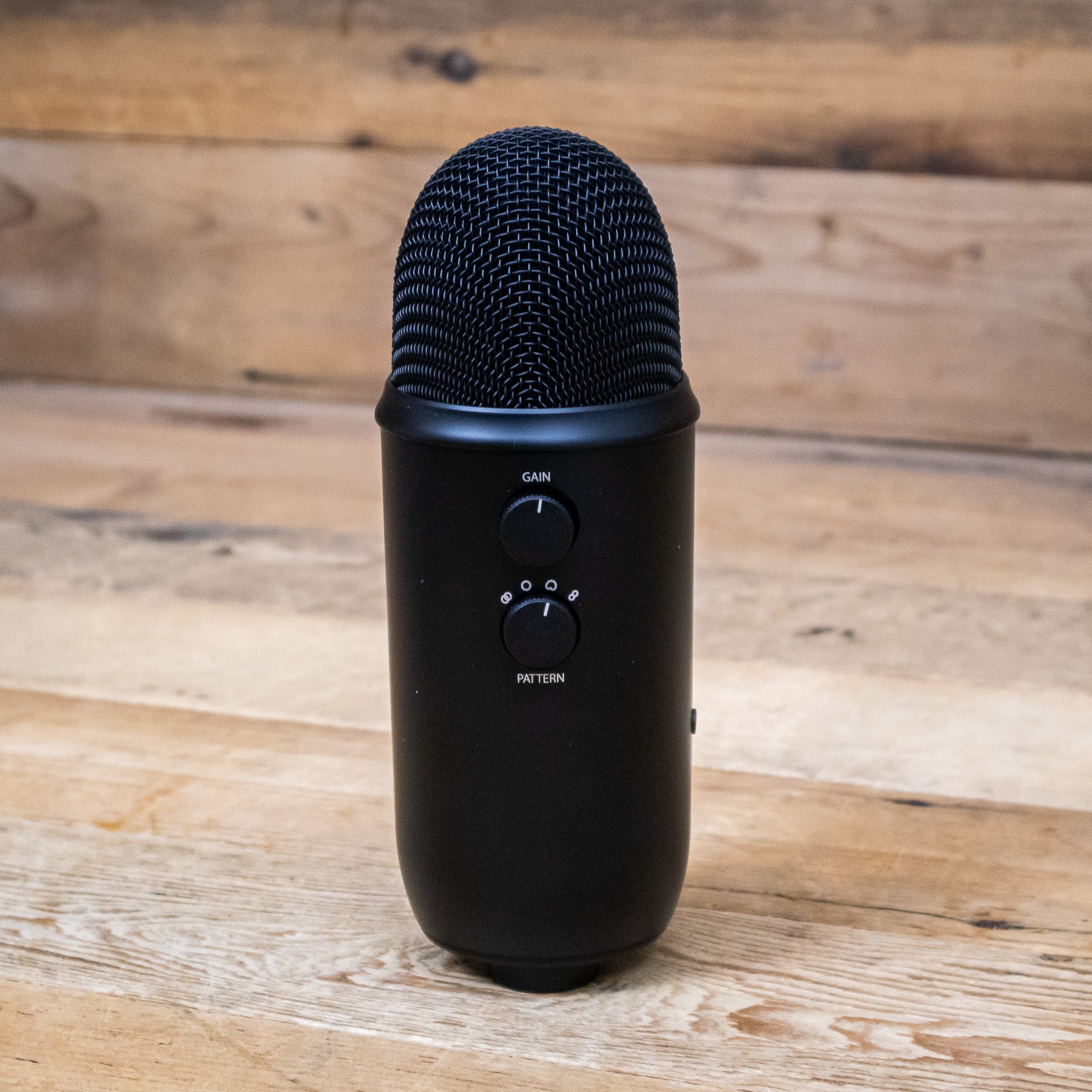 B-Stock Blue Microphones Black Yeti USB Microphone with Shock