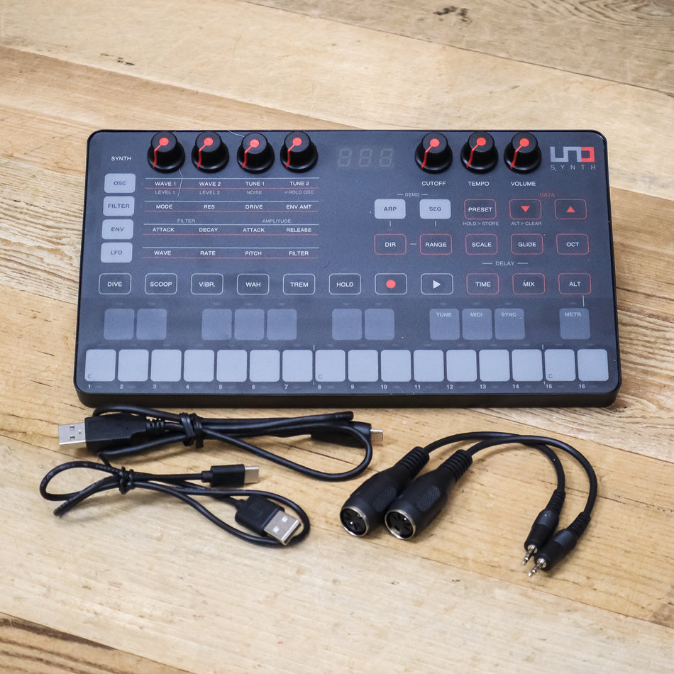 B-Stock IK Multimedia Uno Synth True Analog Synthesizer