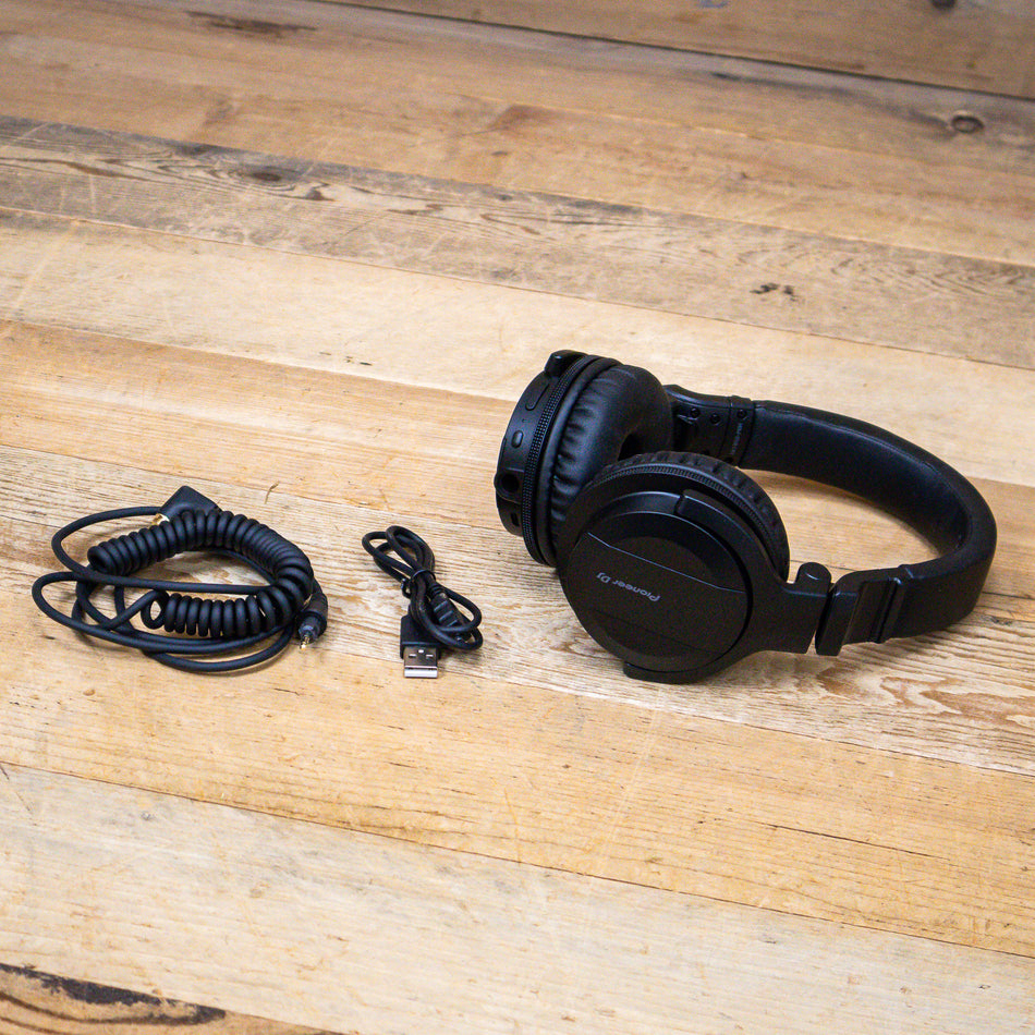 B-Stock Pioneer DJ DJ HDJ-CUE1 Bluetooth DJ Headphones, Black