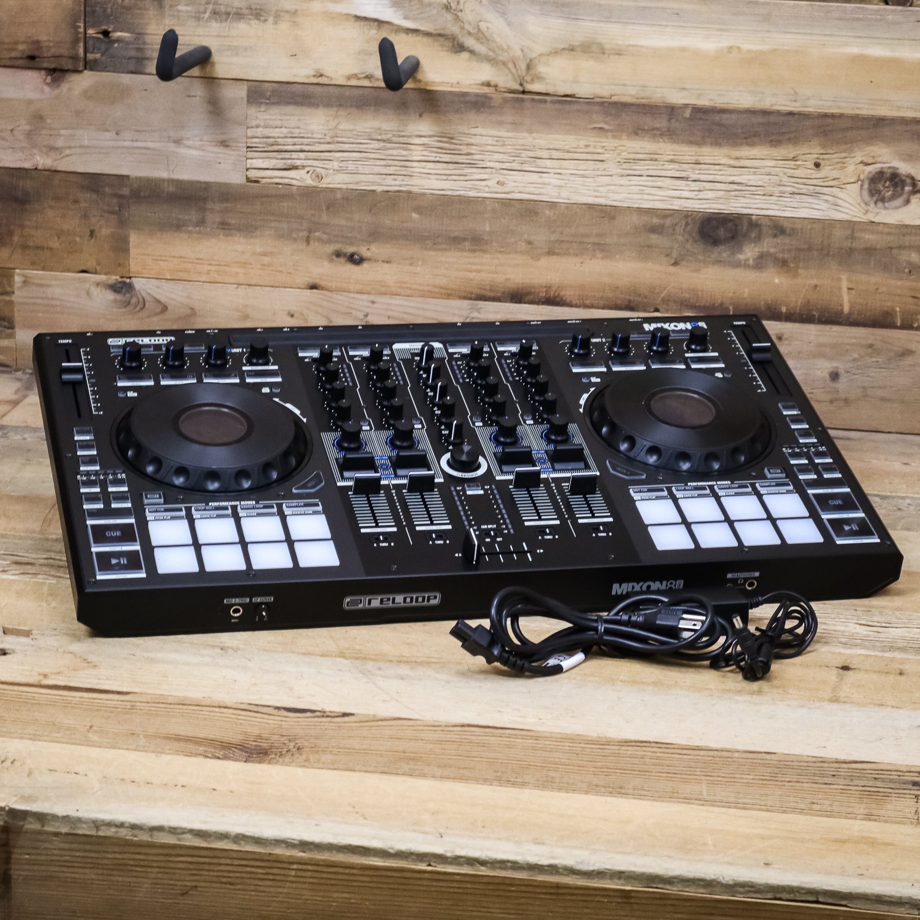 B-Stock Reloop Mixon 8 Pro 4-channel DJ Controller – Pixel Pro Audio