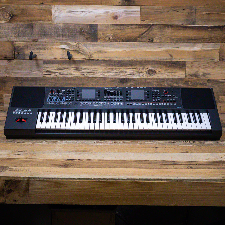B-Stock Roland EA-7 61-Key Expandable Arranger Keyboard