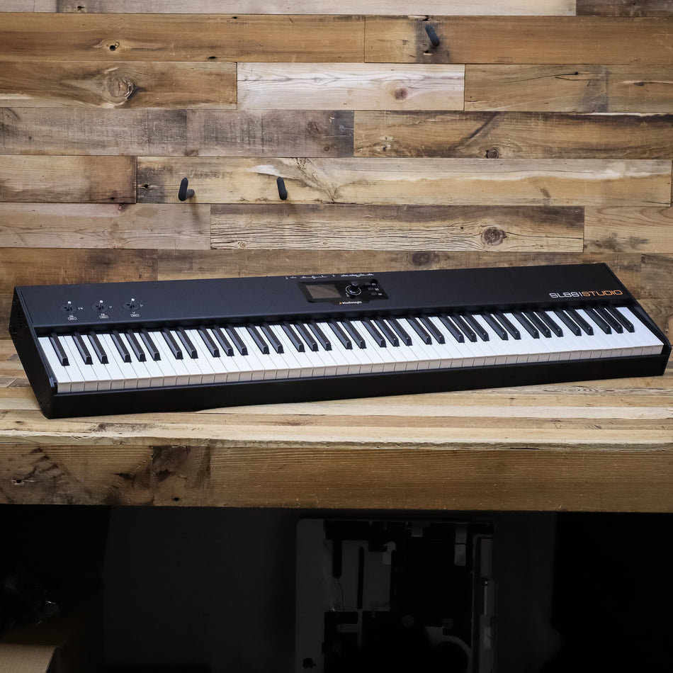 B-Stock Studiologic SL88 Studio 88-Key Hammer Action Keyboard Controller
