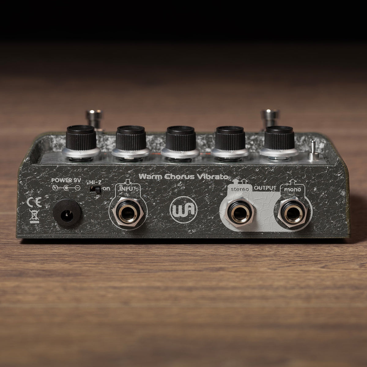 Warm Audio WA-C1 Stereo Chorus & Vibrato Pedal Bundle with Hosa TS Cables