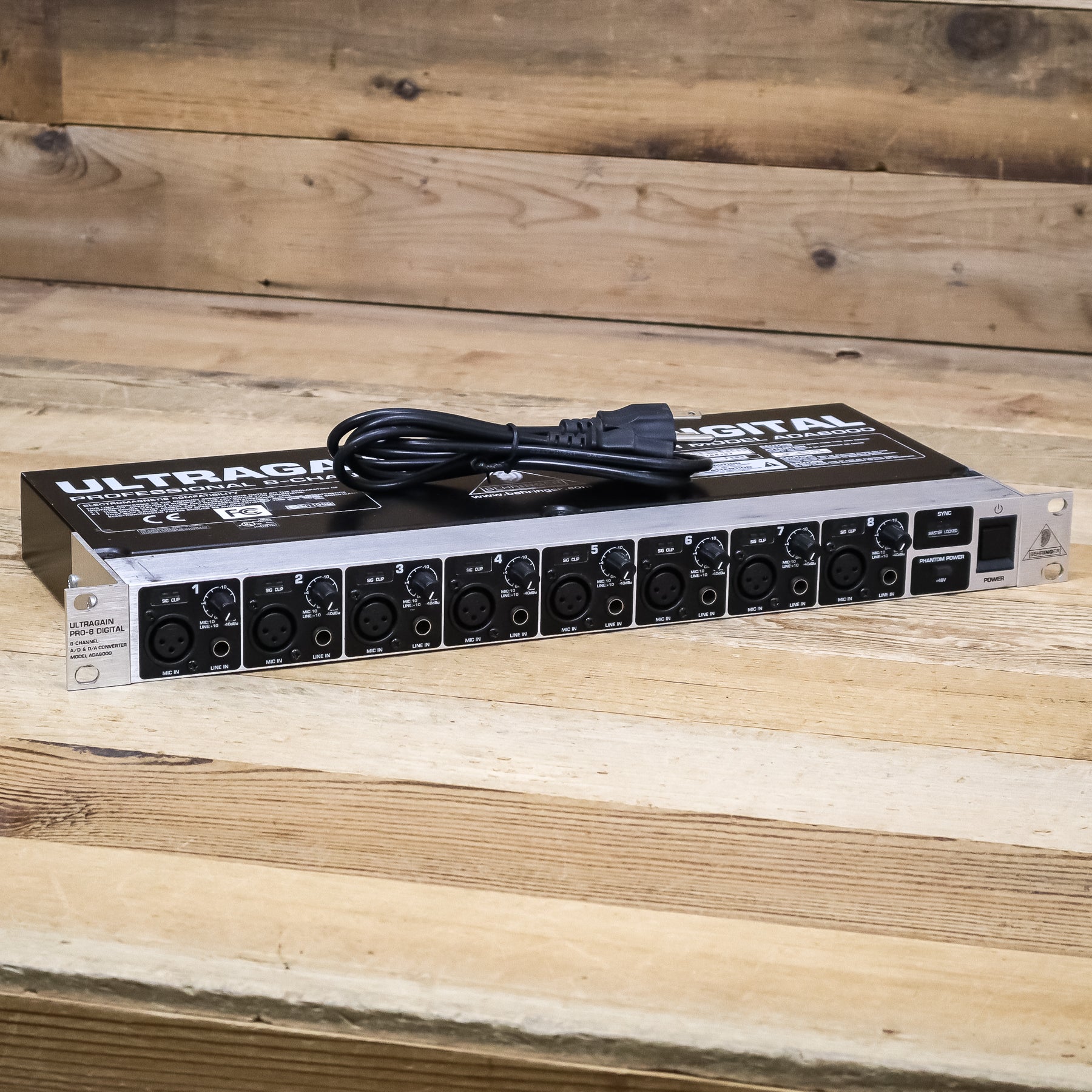 Behringer ADA8000