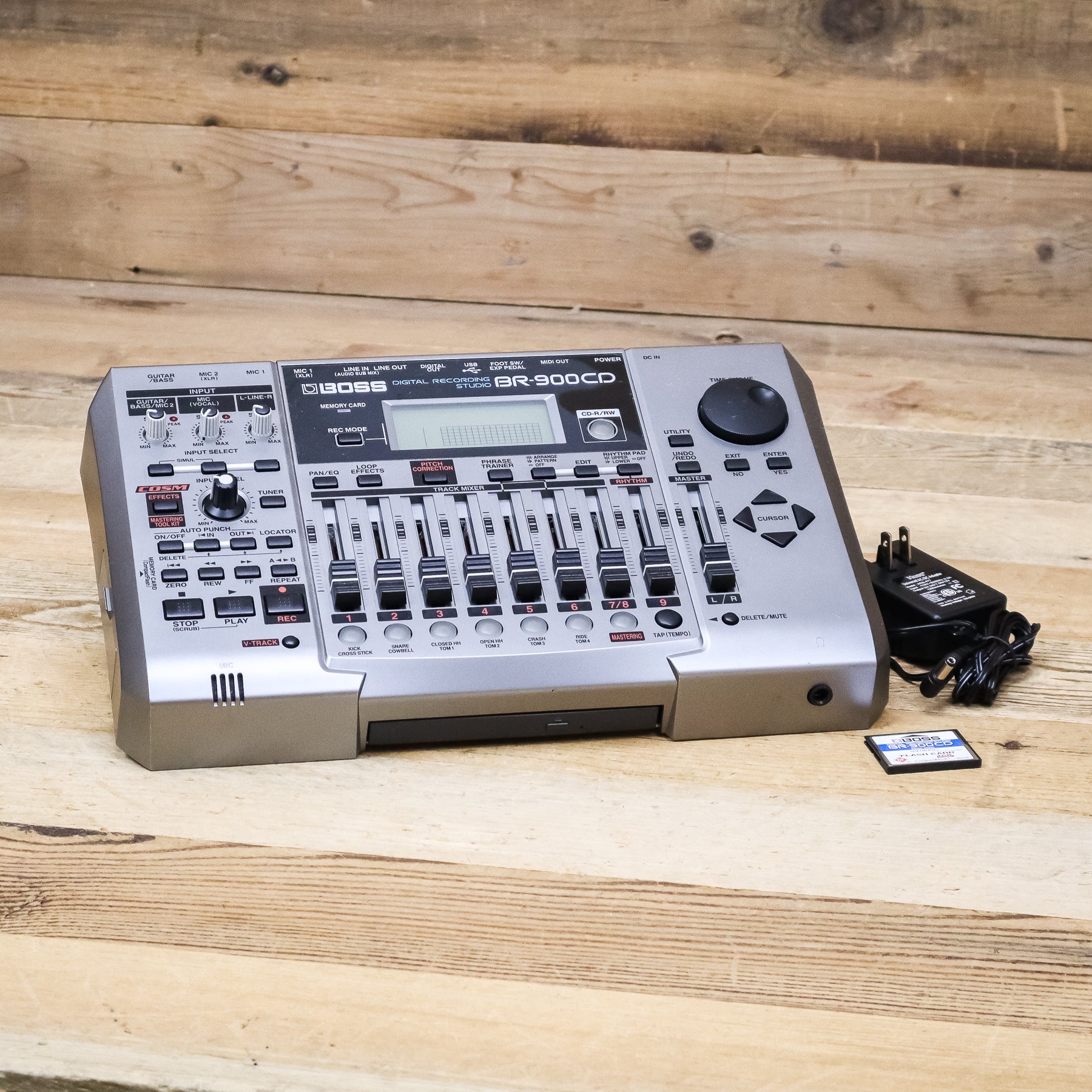 【動作品】BOSS BR-900CD マルチトラックレコーダー Amazon.com: BR900CD Digital Multitrack Recorder : Musical