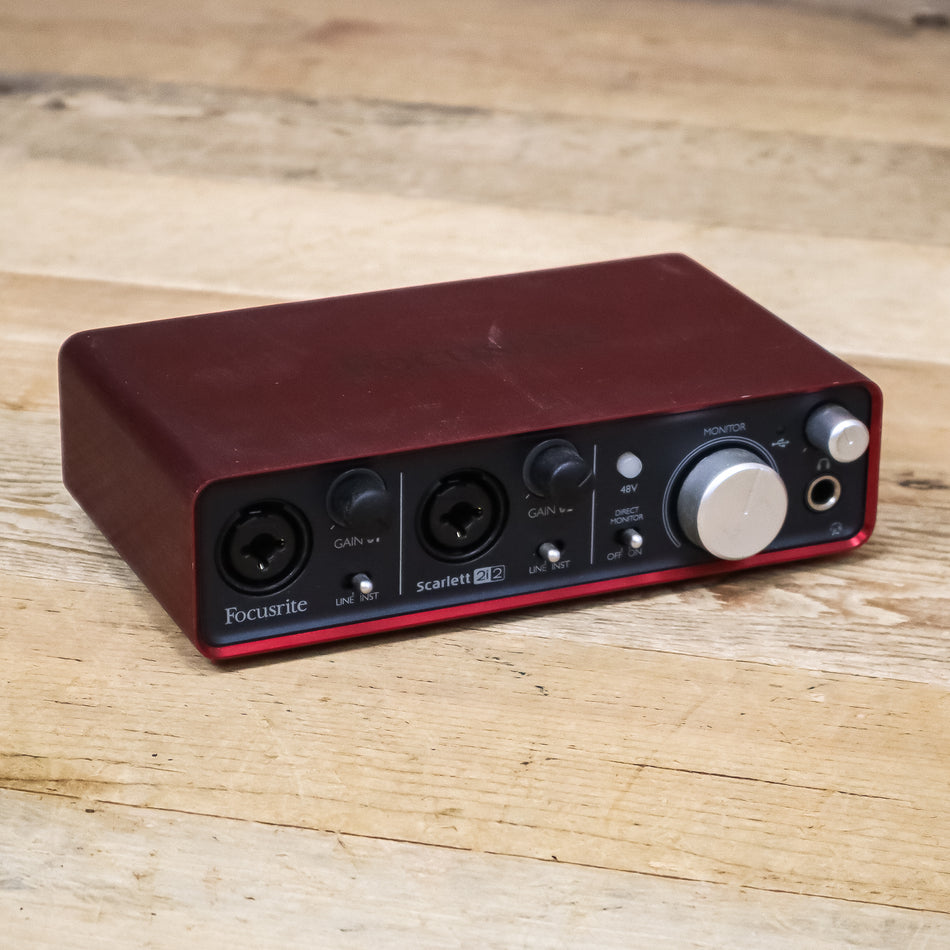 Focusrite Scarlett 2i2 USB Audio Recording Interface