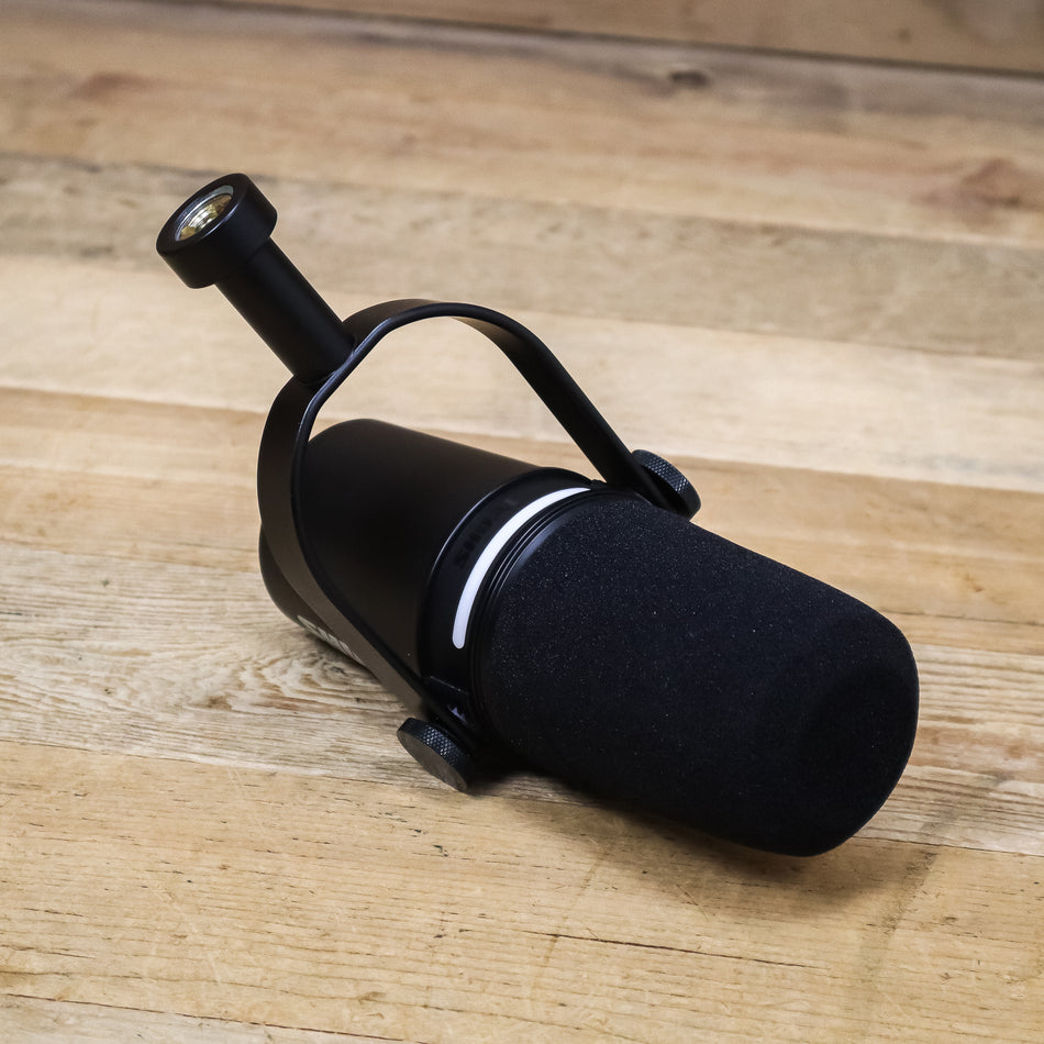 Shure MV7+ XLR/USB Dynamic Podcast/Streaming Microphone