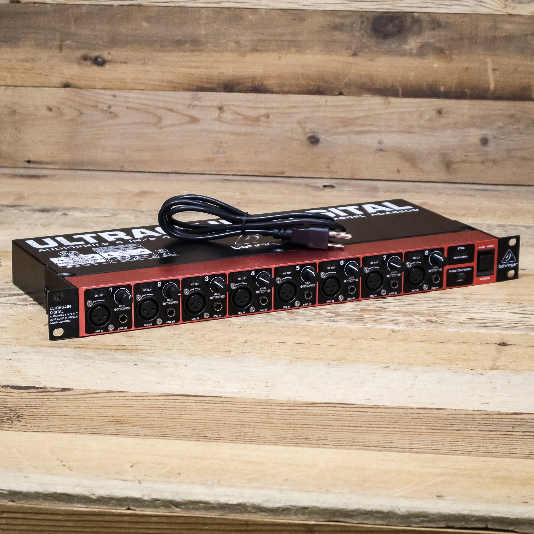 Behringer Ultragain Digital ADA8200 8-Channel ADAT Audio