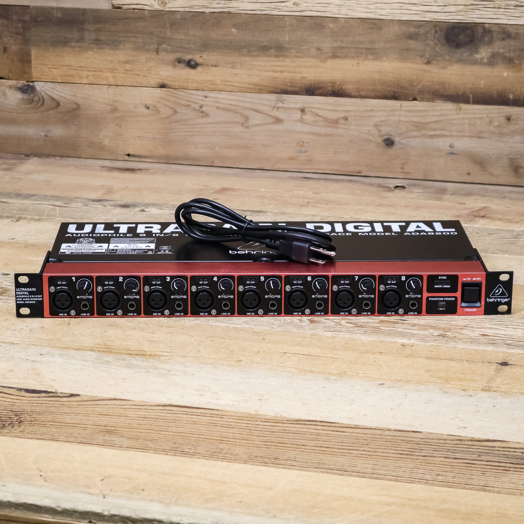 Behringer Ultragain Digital ADA8200 8-Channel ADAT Audio