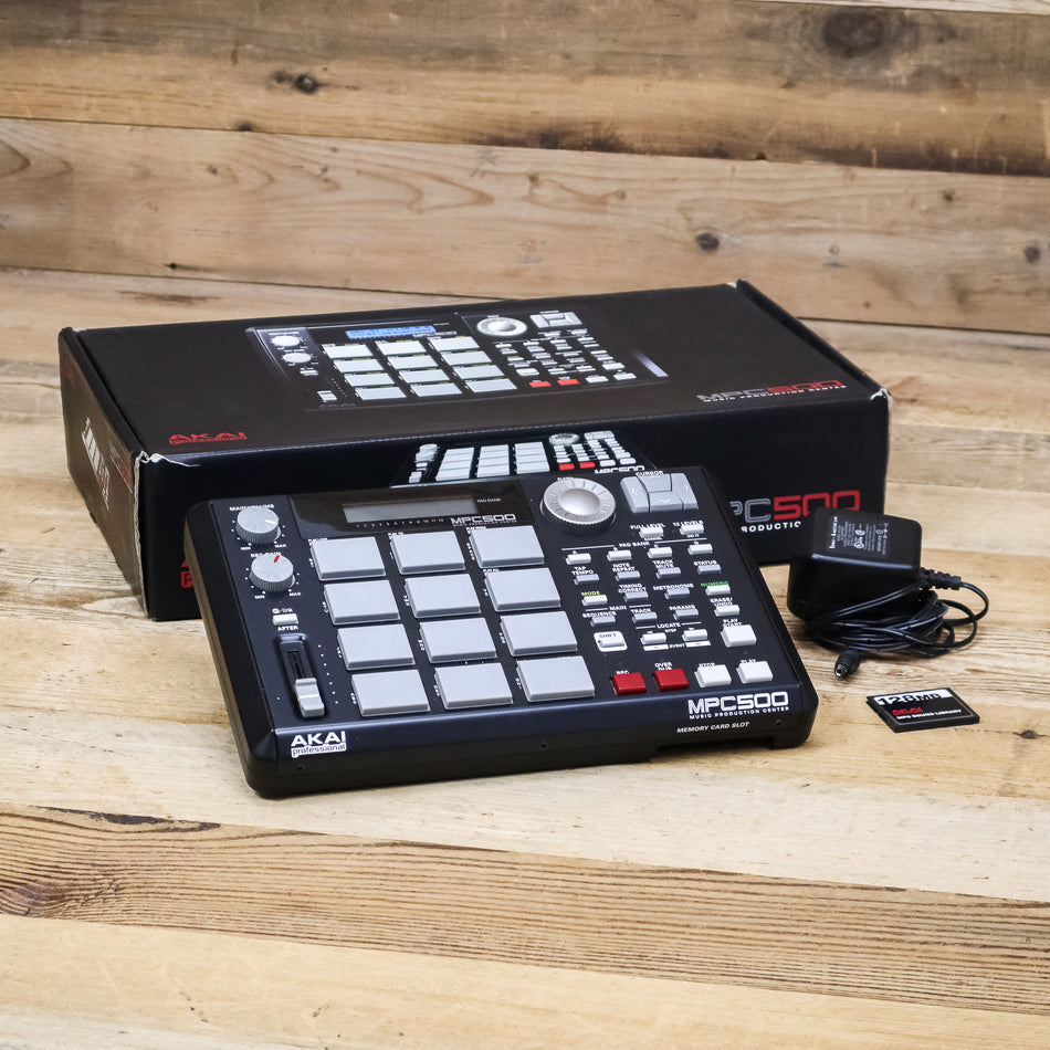 Akai Professional MPC500 (128MB) Music Production Center