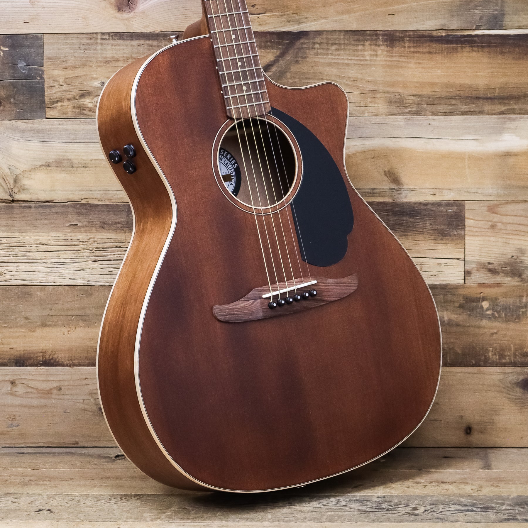 フェンダーエレアコ　Newporter Special All Mahogany Fender Newporter Special All Mahogany Natural With Bag