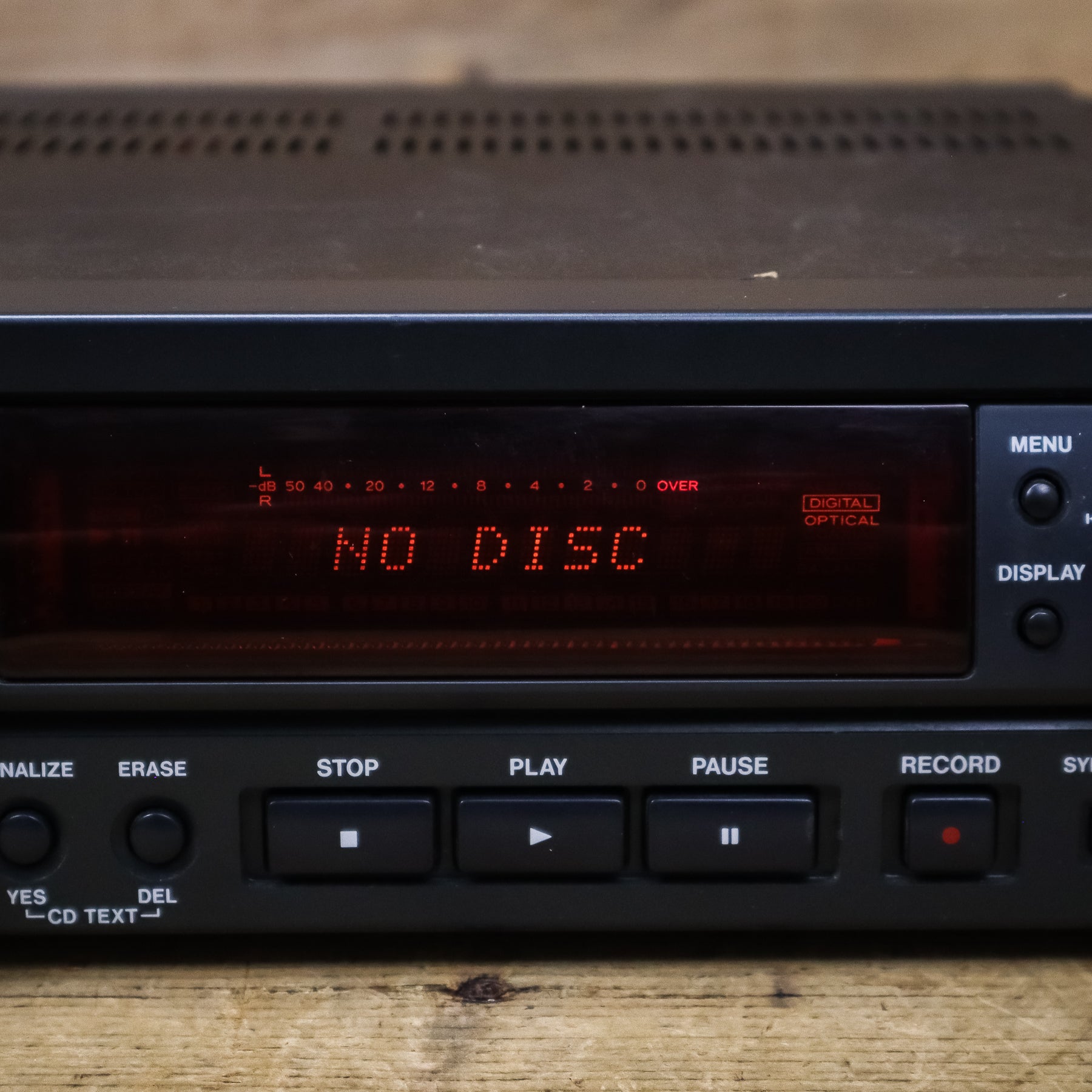 TASCAM CD-RW750 CDデッキ CD-RW750 | 業務用CDレコーダー | TASCAM (日本)