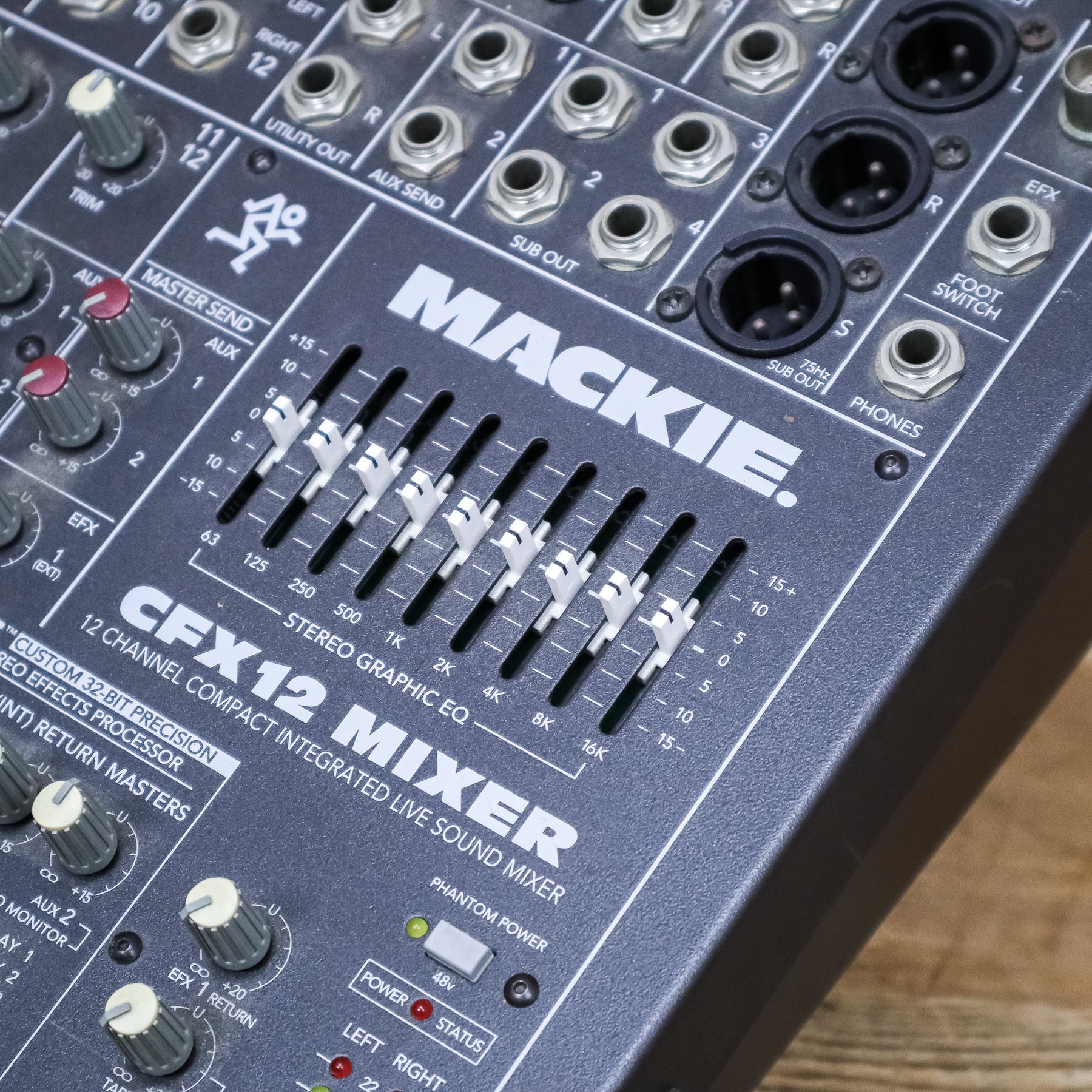 MACKIE CFX-12 ミキサー Mackie CFX12 Compact Mixer with Effects (12x4x1) | zZounds