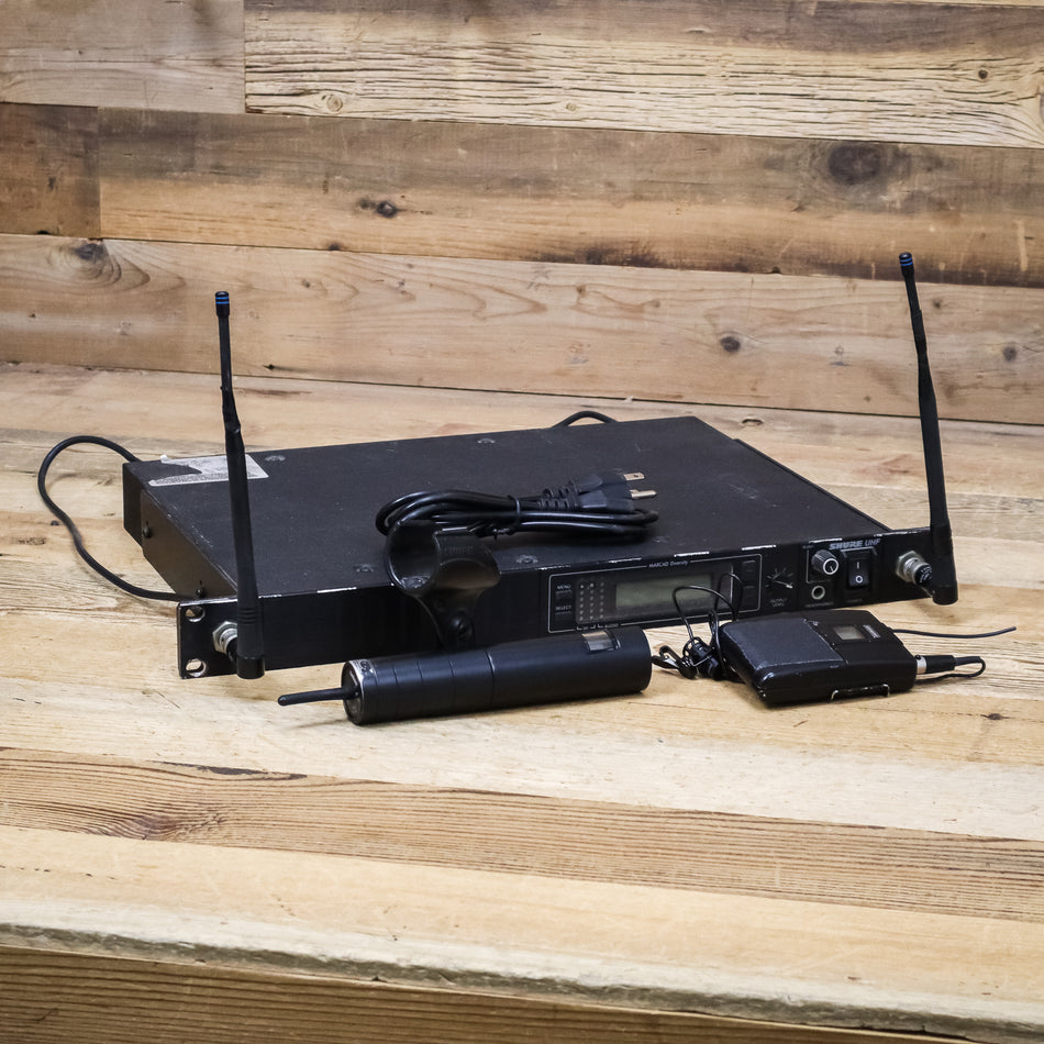 Shure UHF Wireless Microphone System with Lavalier mic & U2-UA Handheld Transmitter