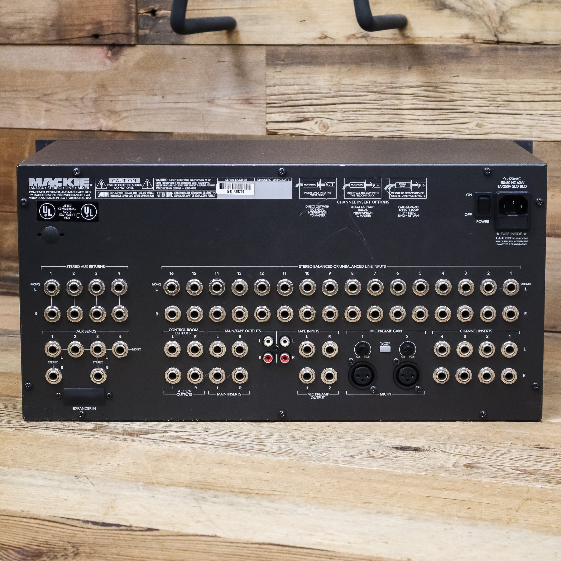 Mackie LM-3204 16-Channel Analog Rackmount Mixing Console – Pixel