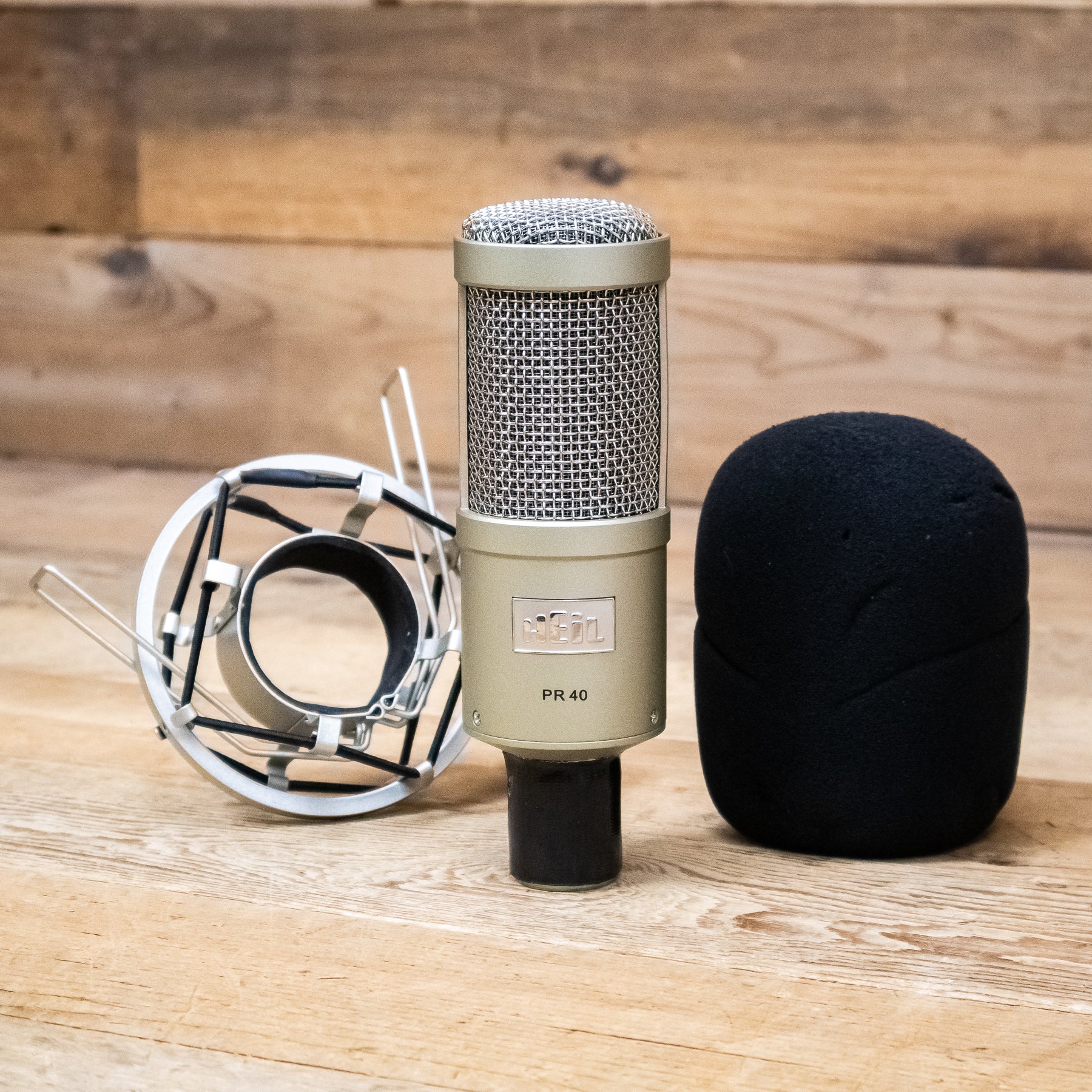 ⑦MC-40 TRIO dynamic Microphone ⑦MC-40 TRIO dynamic Microphone