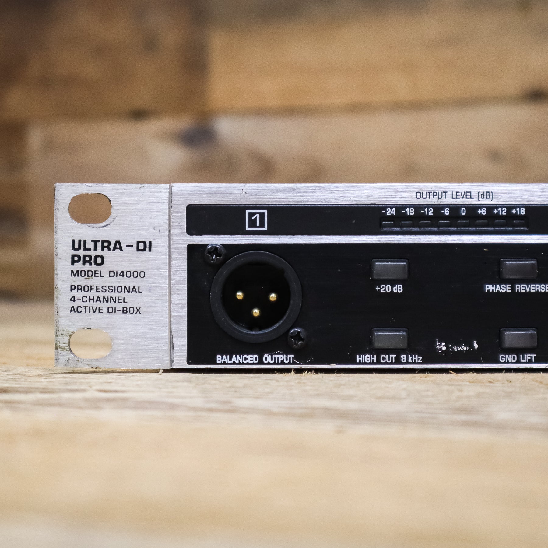 ベリンガーULTRA-DI PRO DI4000 アクティブDIボックス Behringer Ultra-DI PRO DI4000 Professional 4-Channel Active DI-Box