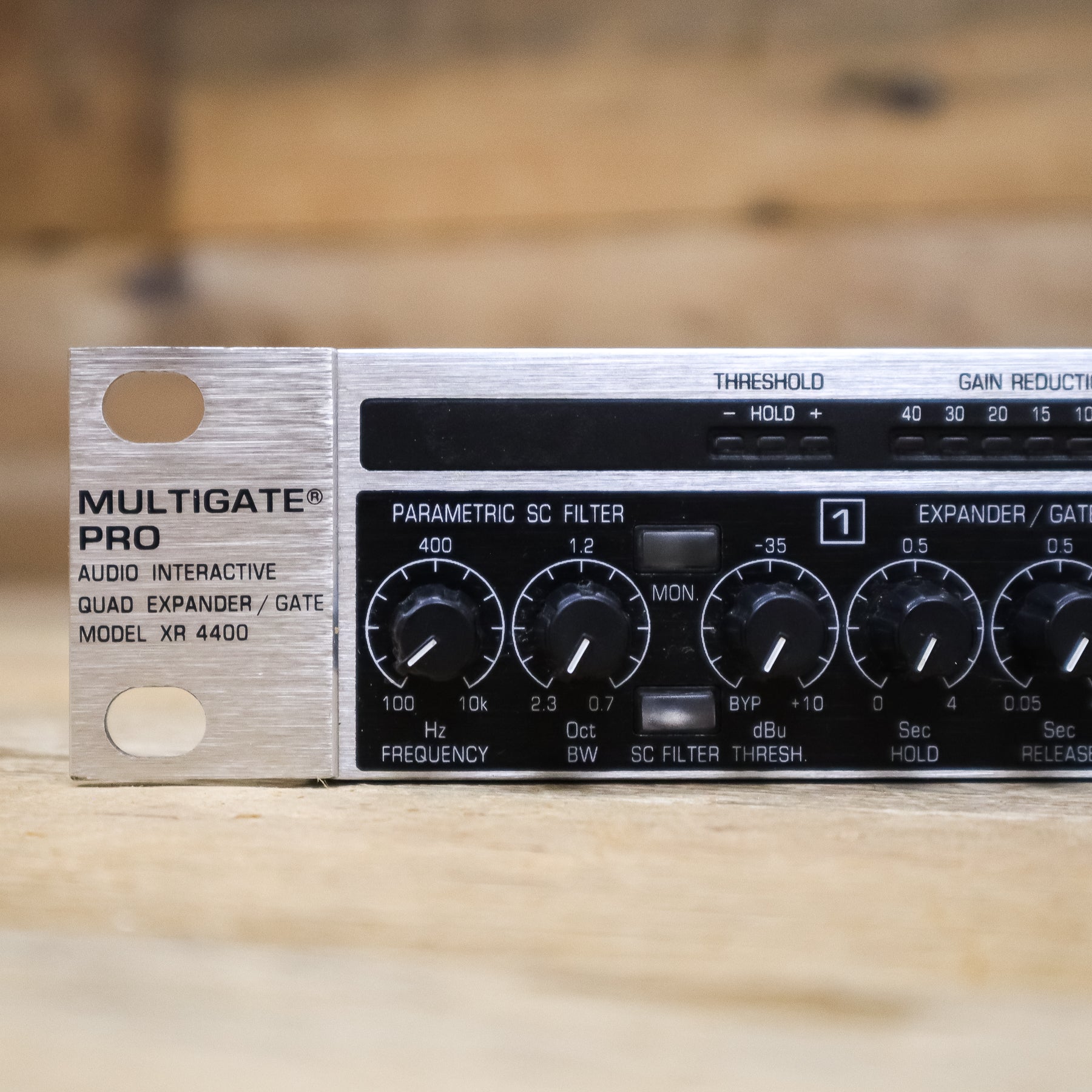 Behringer XR4400 Reference-Class 4-Channel Expander/Gate – Pixel