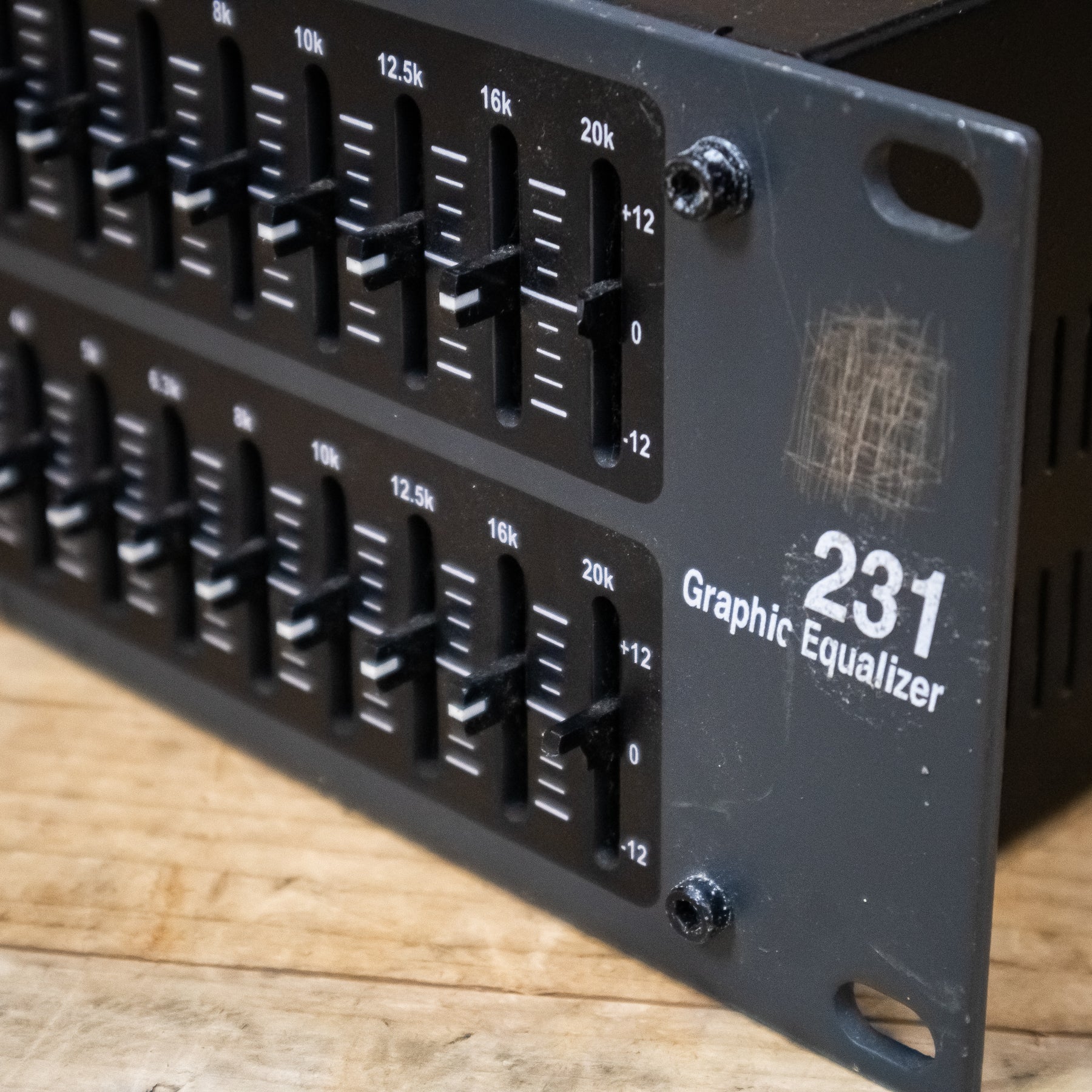 DBX 231 Dual 31-Band Graphic Equalizer – Pixel Pro Audio