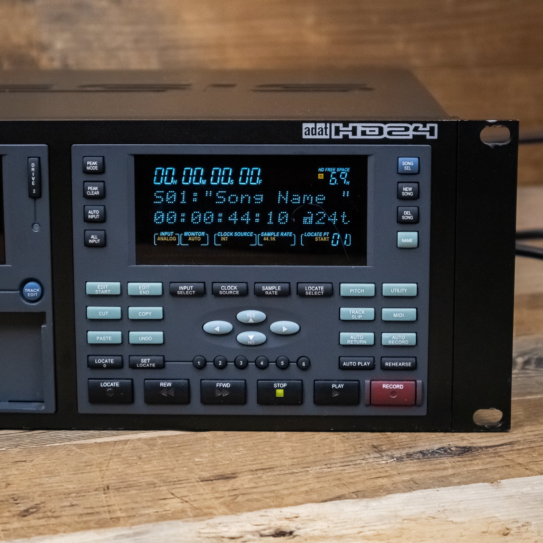 Alesis HD24 24-Bit Hard Disk Recorder with Caddy and 80GB Drive