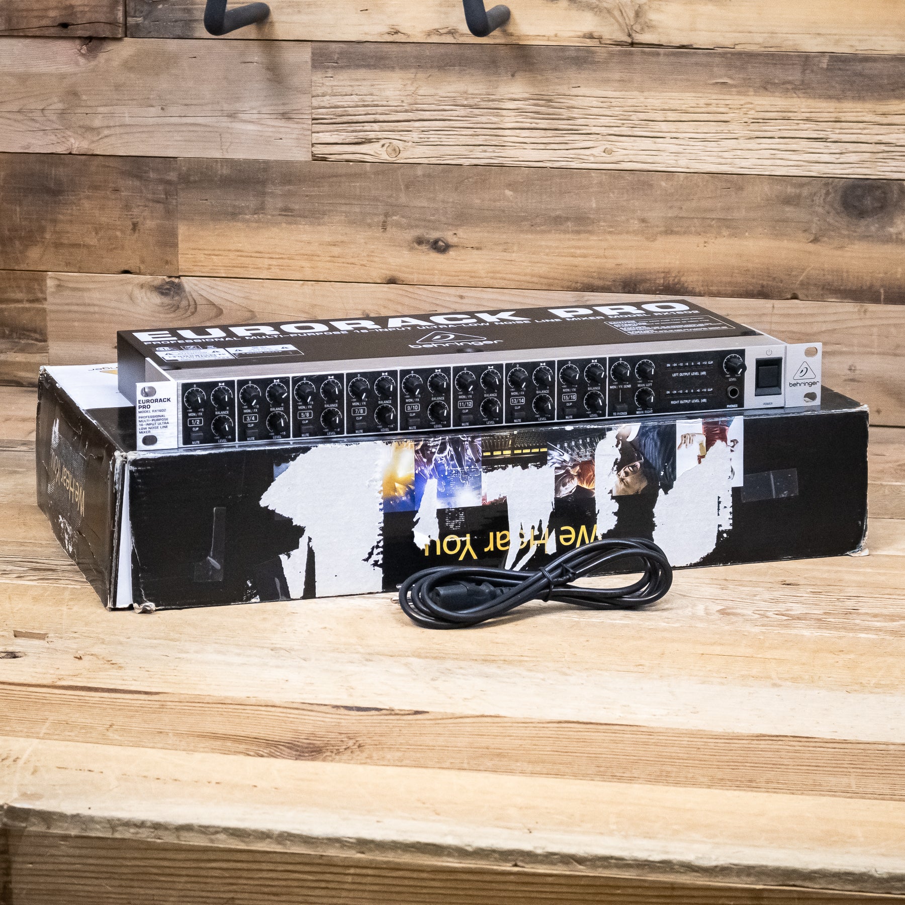 Behringer Eurorack Pro RX1602 16-Input Stereo Line Mixer – Pixel