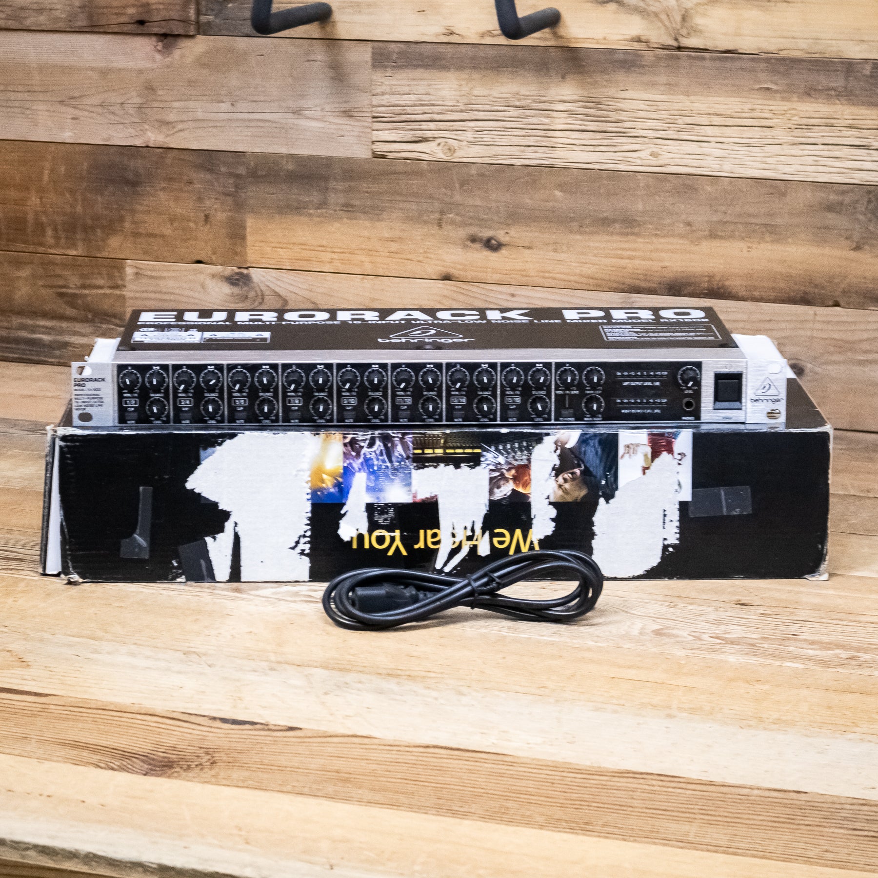 Behringer Eurorack Pro RX1602 16-Input Stereo Line Mixer – Pixel