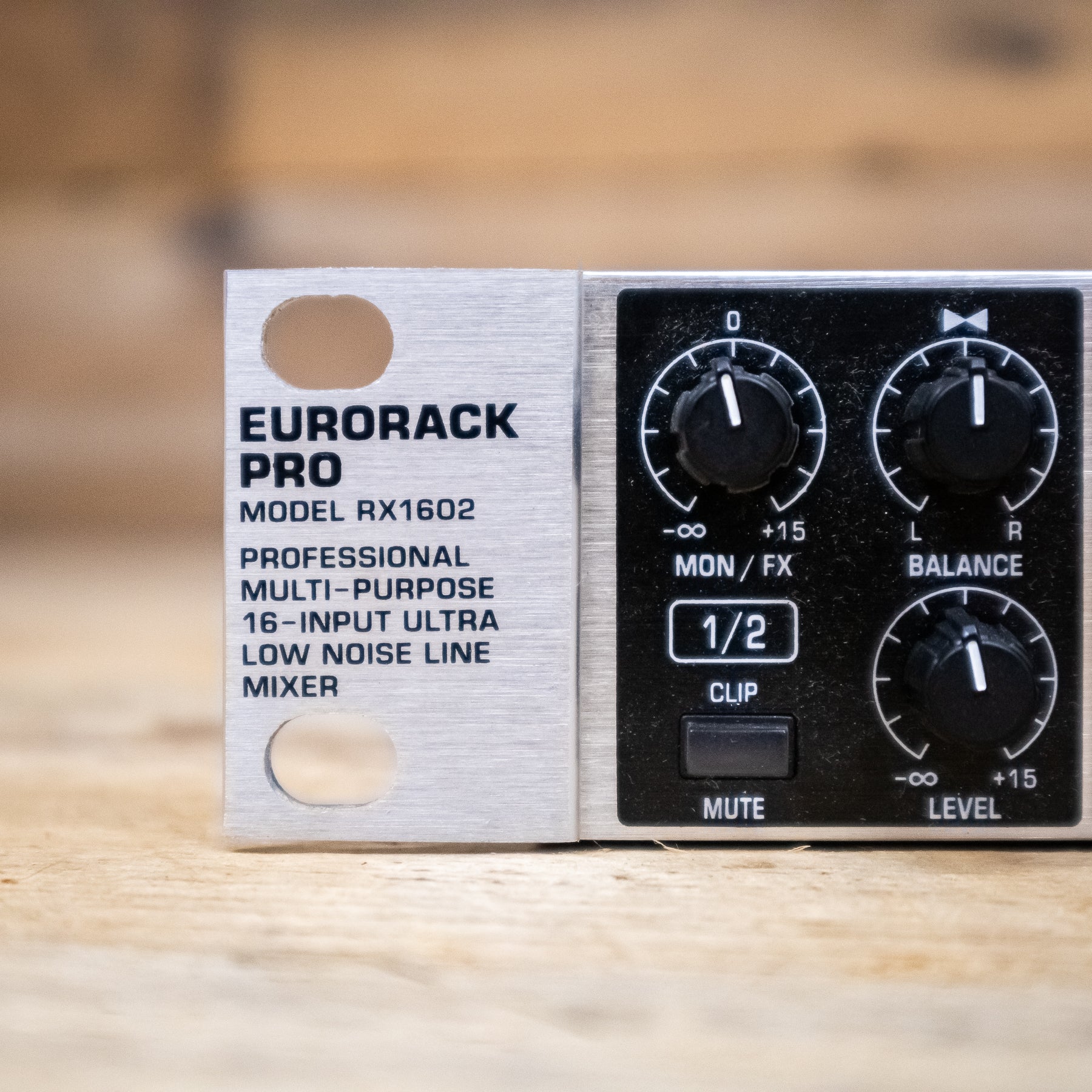 Behringer Eurorack Pro RX1602 16-Input Stereo Line Mixer – Pixel