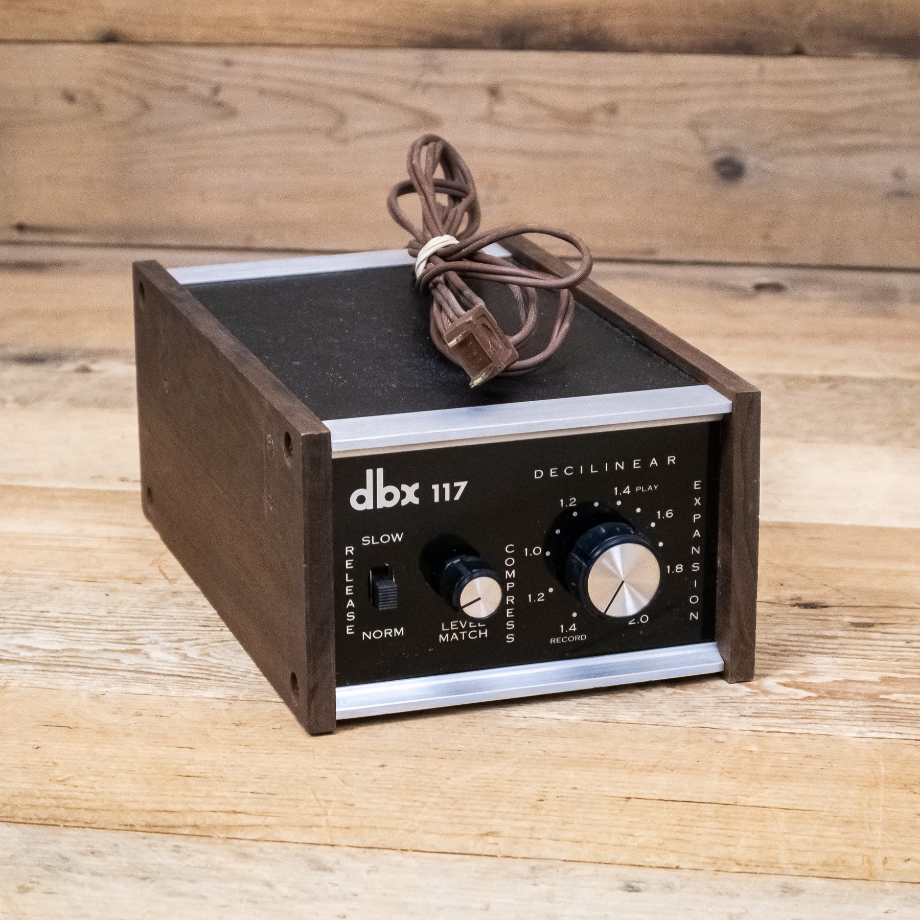 DBX 117 Compressor – Pixel Pro Audio