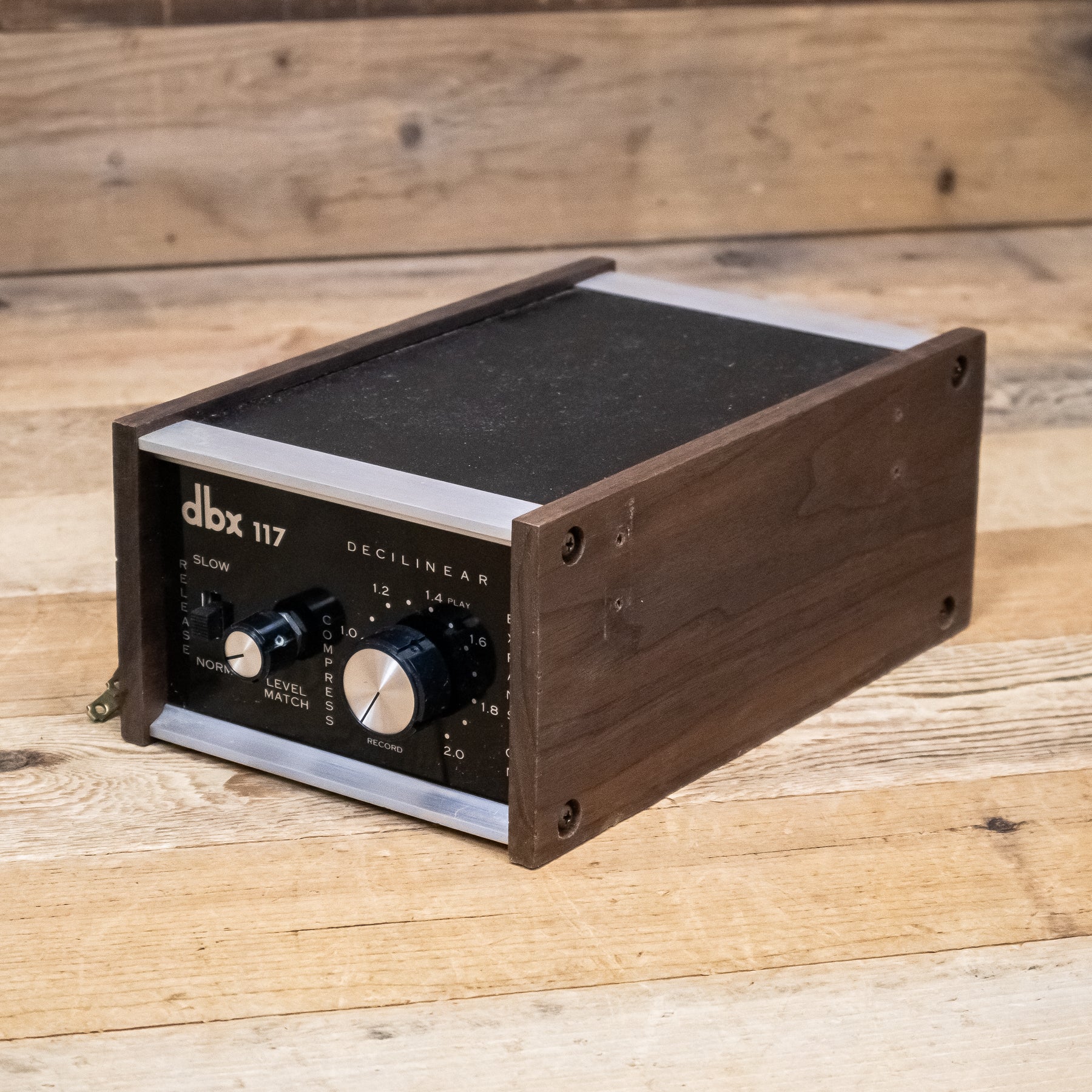 DBX 117 Compressor – Pixel Pro Audio