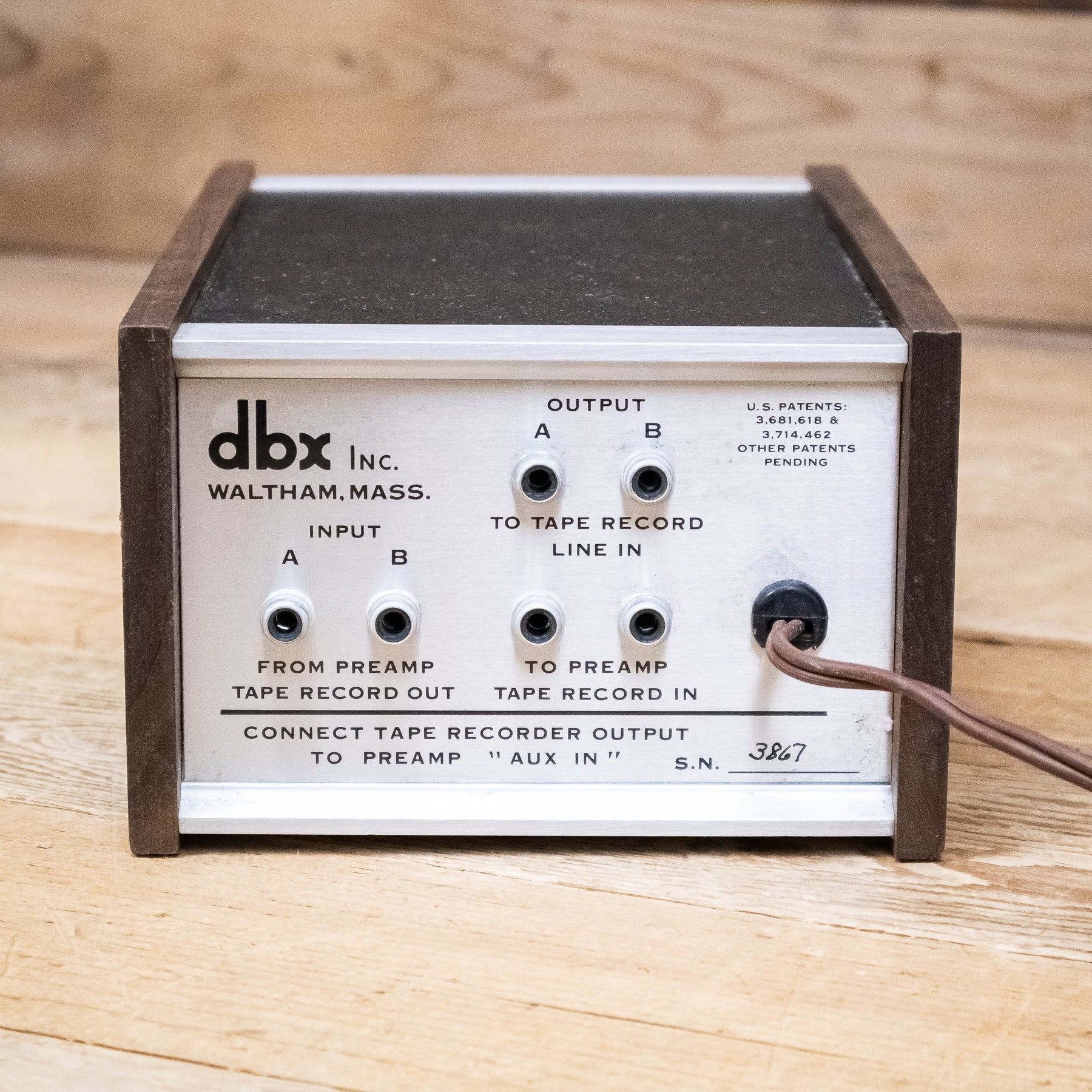 DBX 117 Compressor – Pixel Pro Audio