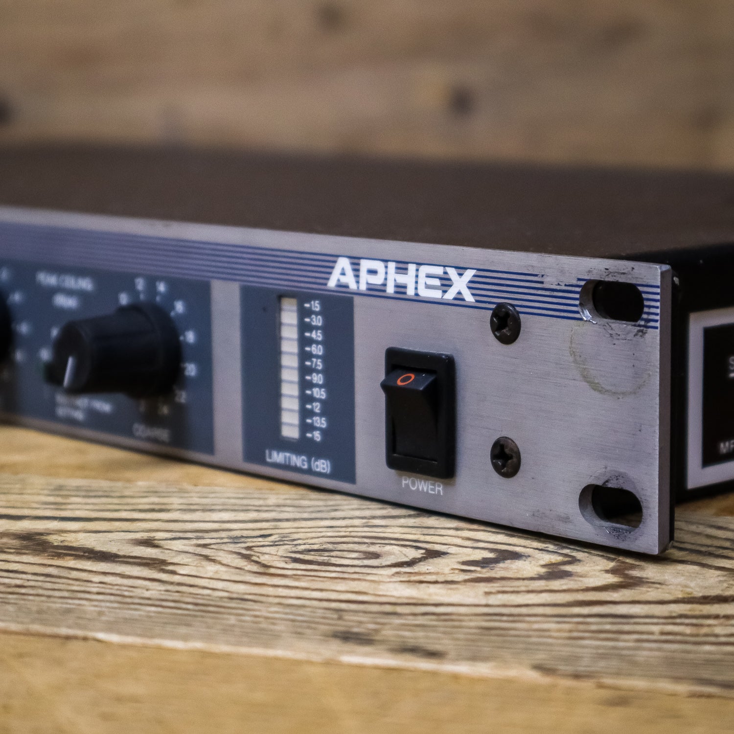 Aphex Dominator II Model 720 Stereo Multiband Peak Limiter – Pixel