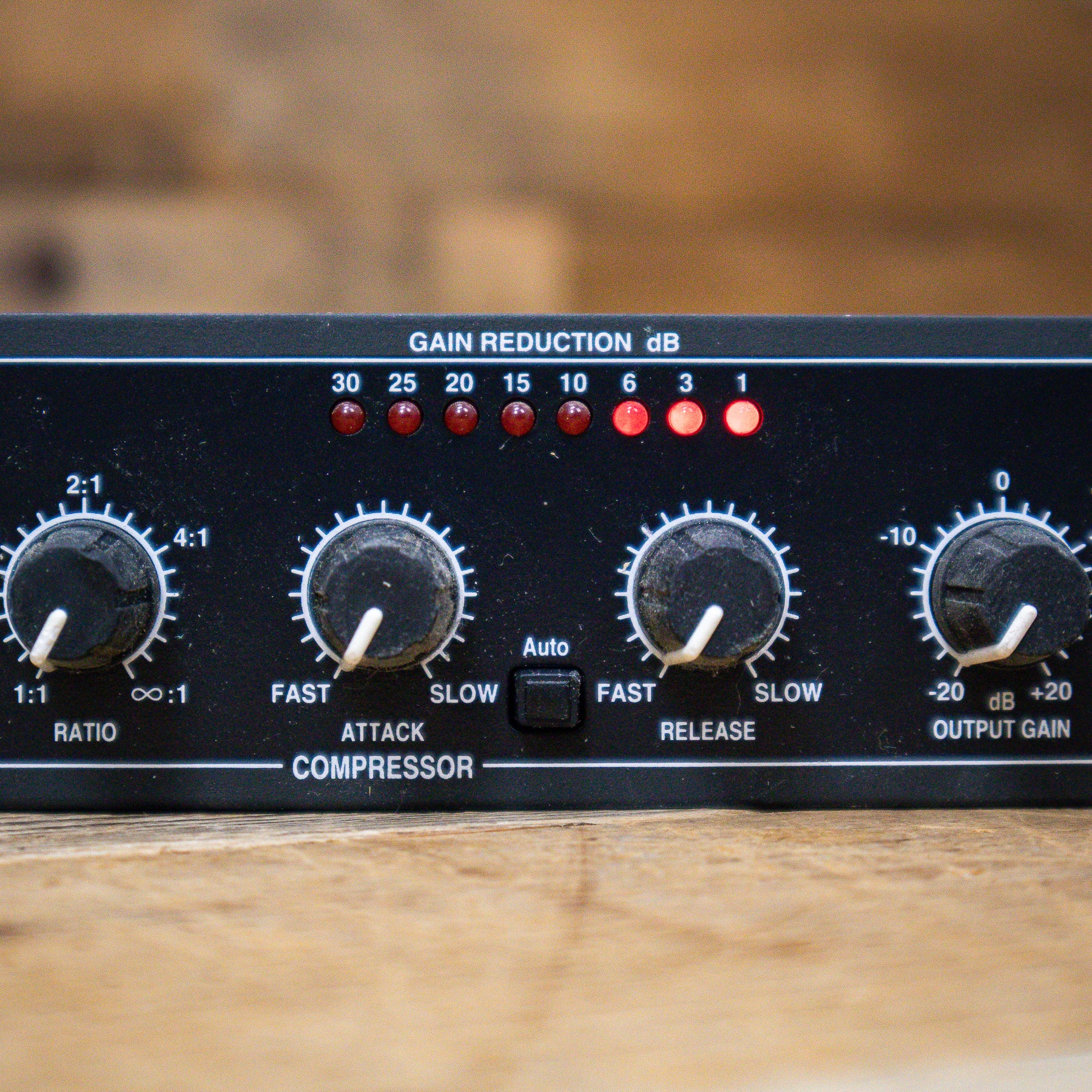 DBX 266XL 2-Channel Stereo Compressor/Limiter with Minor Issue