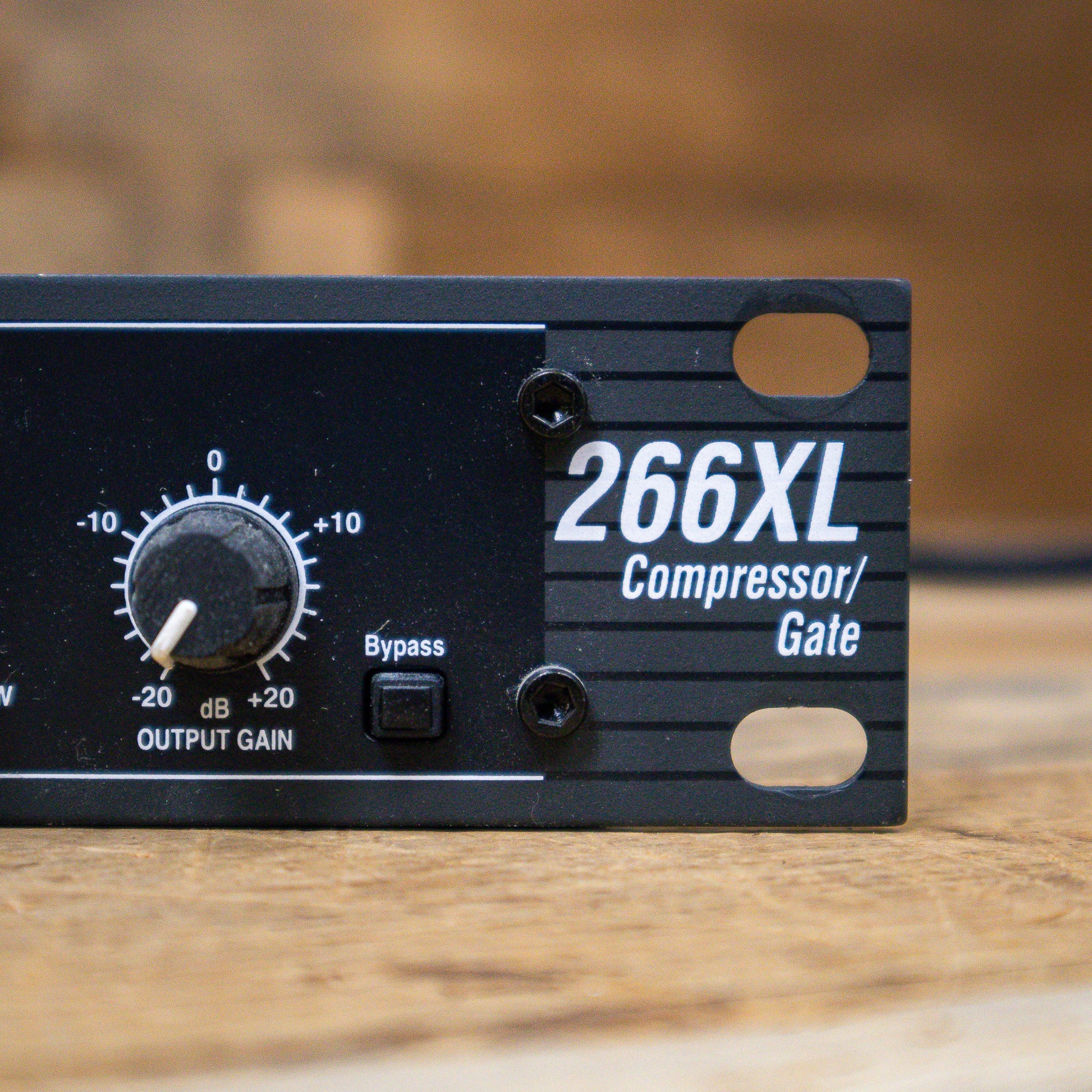 DBX 266XL 2-Channel Stereo Compressor/Limiter with Minor Issue