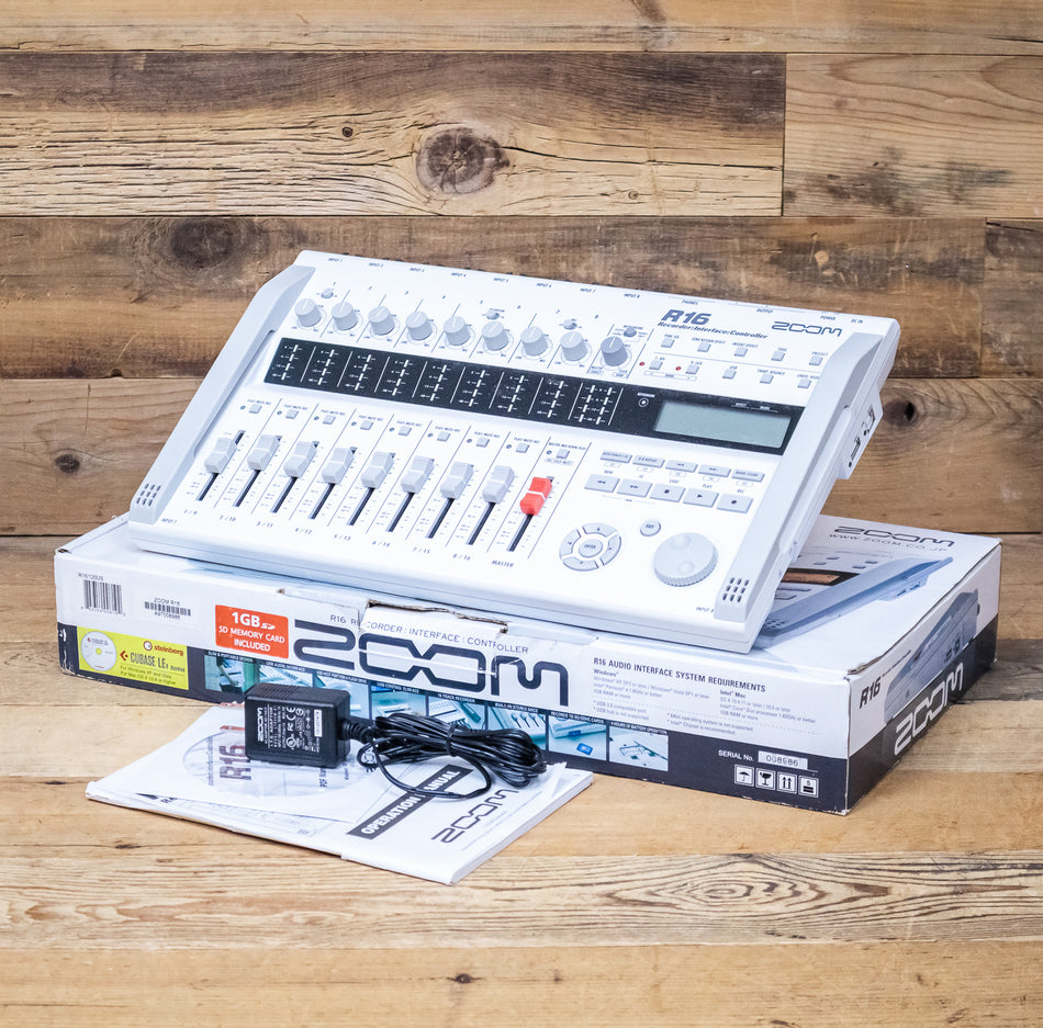 Zoom R16 (R-16) Digital Multitrack Recorder