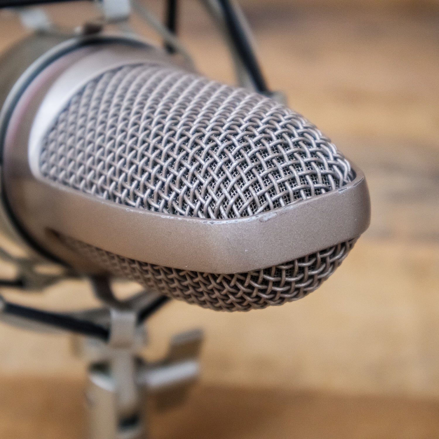 AKG C 3000 B (C3000B) Studio Condenser Microphone with Shock Mount