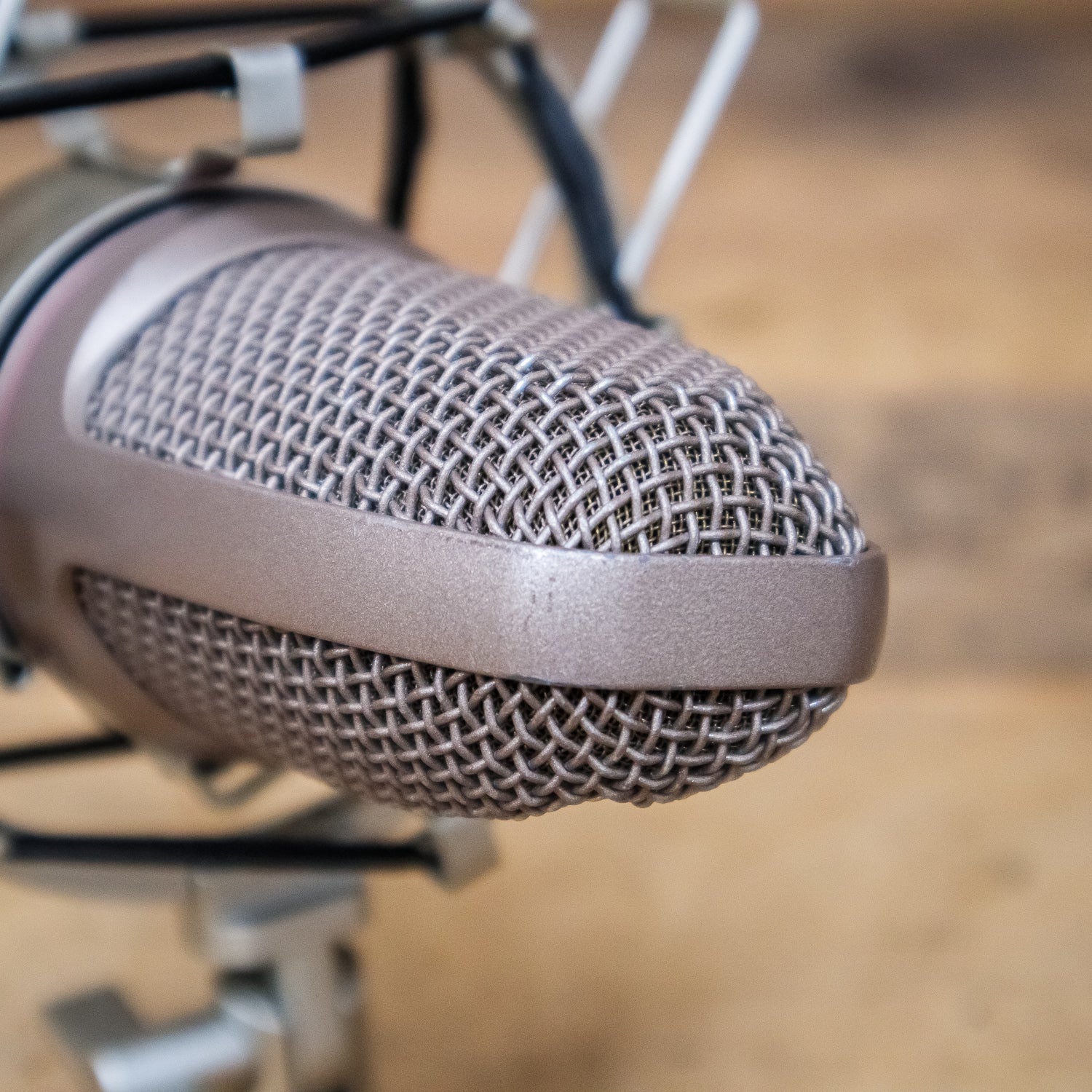 AKG C 3000 B (C3000B) Studio Condenser Microphone with Shock Mount