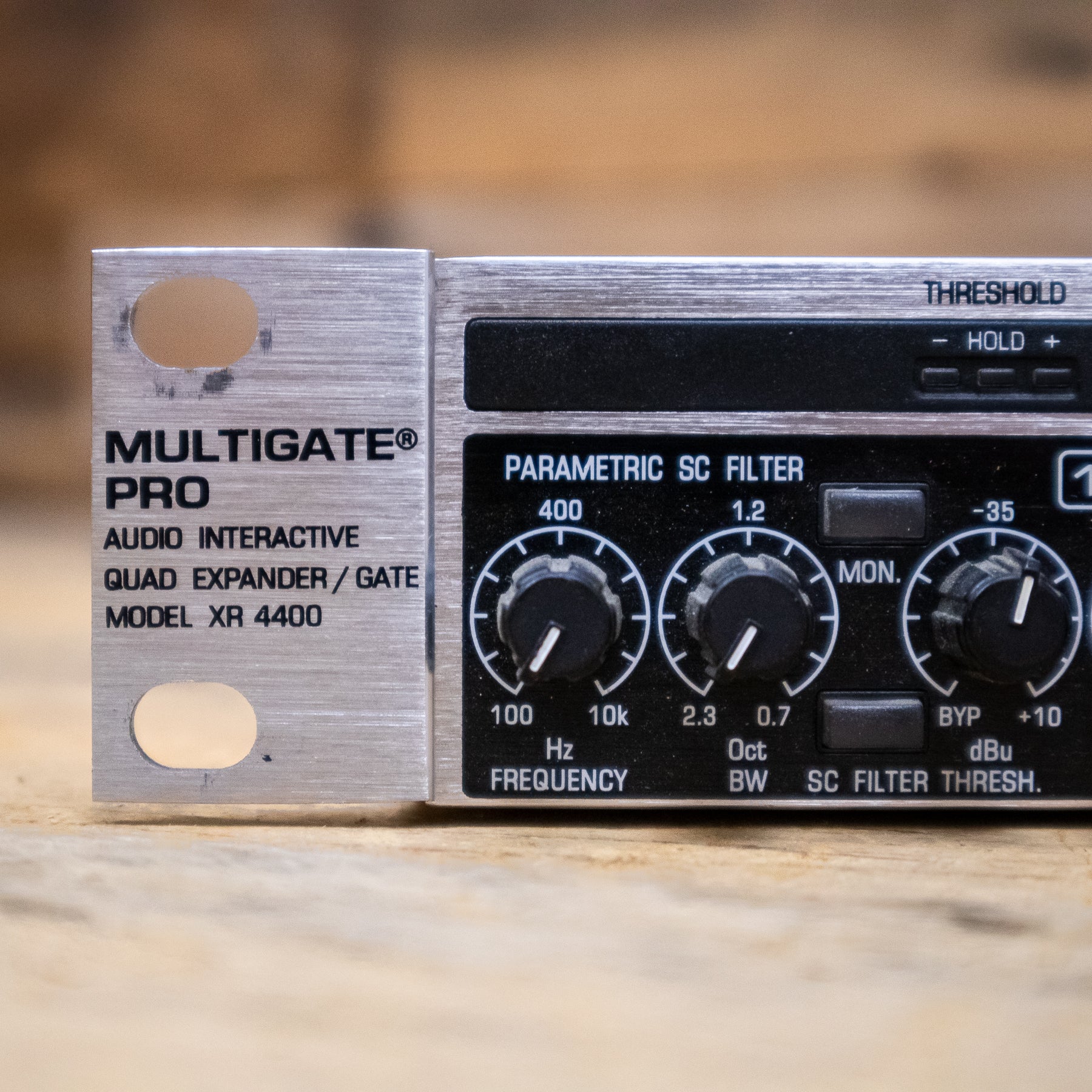 Behringer XR4400 Reference-Class 4-Channel Expander/Gate – Pixel