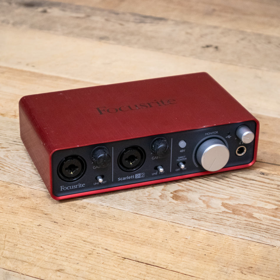 Focusrite Scarlett 2i2 USB Audio Recording Interface
