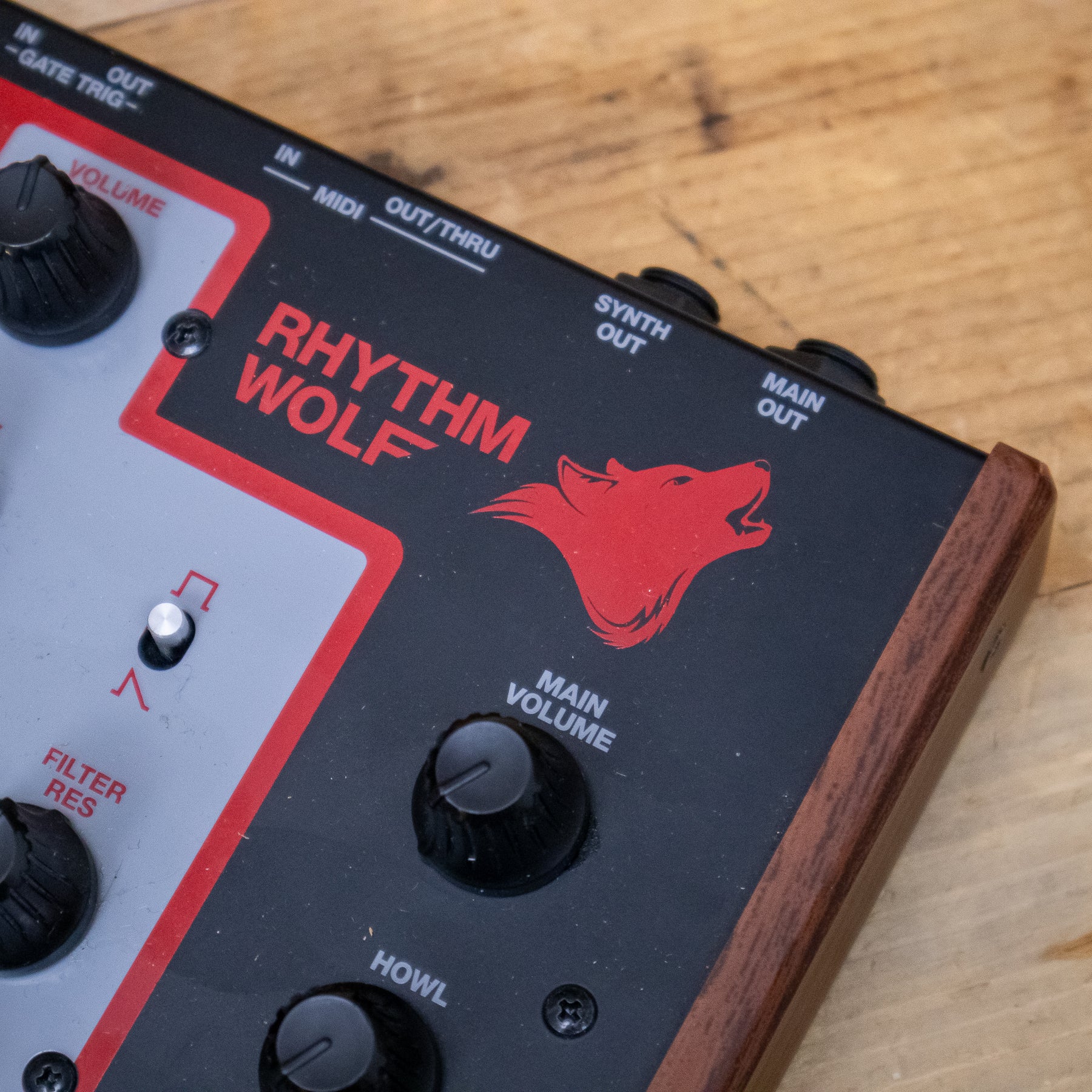 AKAI Professional RHYTHM WOLF 本体 Akai Rhythm Wolf Analog Drum Machine and Bass Synthesizer – Pixel