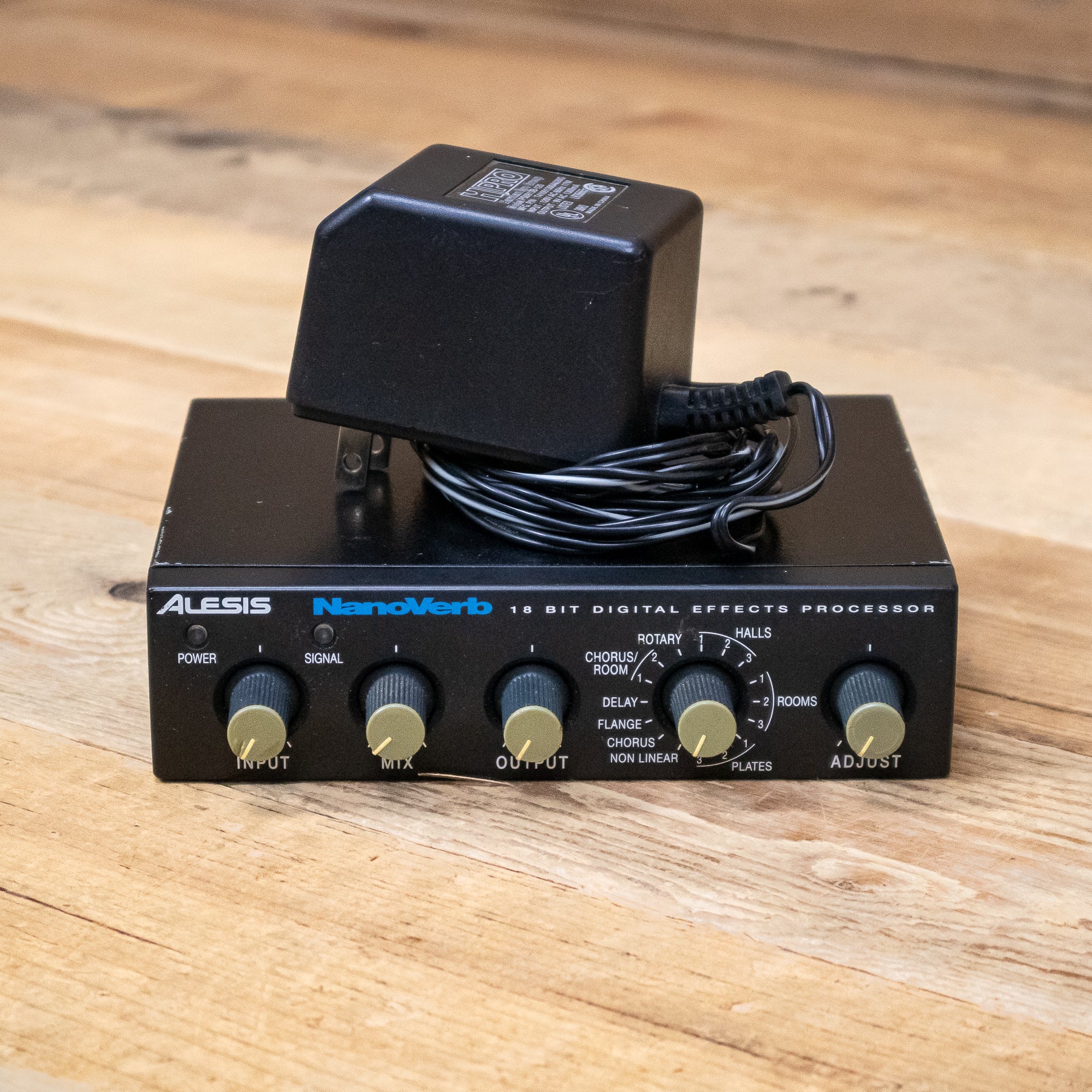 Alesis NanoVerb ギターエフェクター Alesis Nanoverb 16-Bit Digital Reverb Effects Processor – Pixel