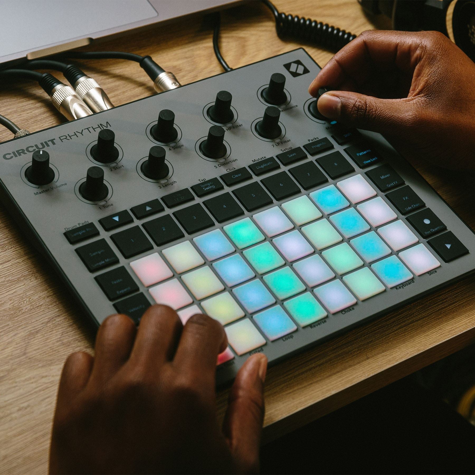 Novation Circuit Rhythm Standalone Beatmaking Sampler Groovebox